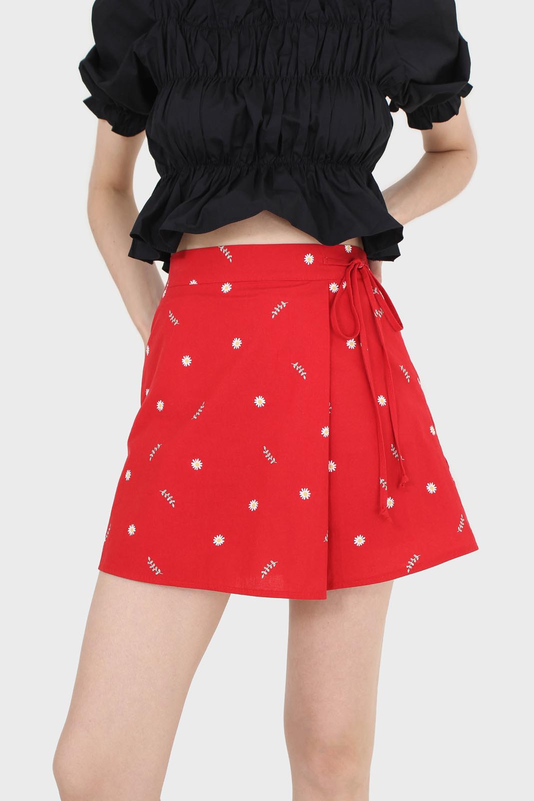 Red daisy print asymmetric tie skirt_2