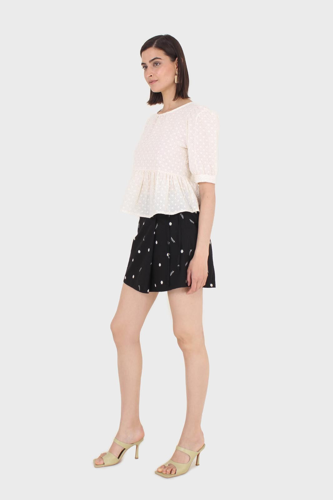 Black daisy print asymmetric tie skirt_4