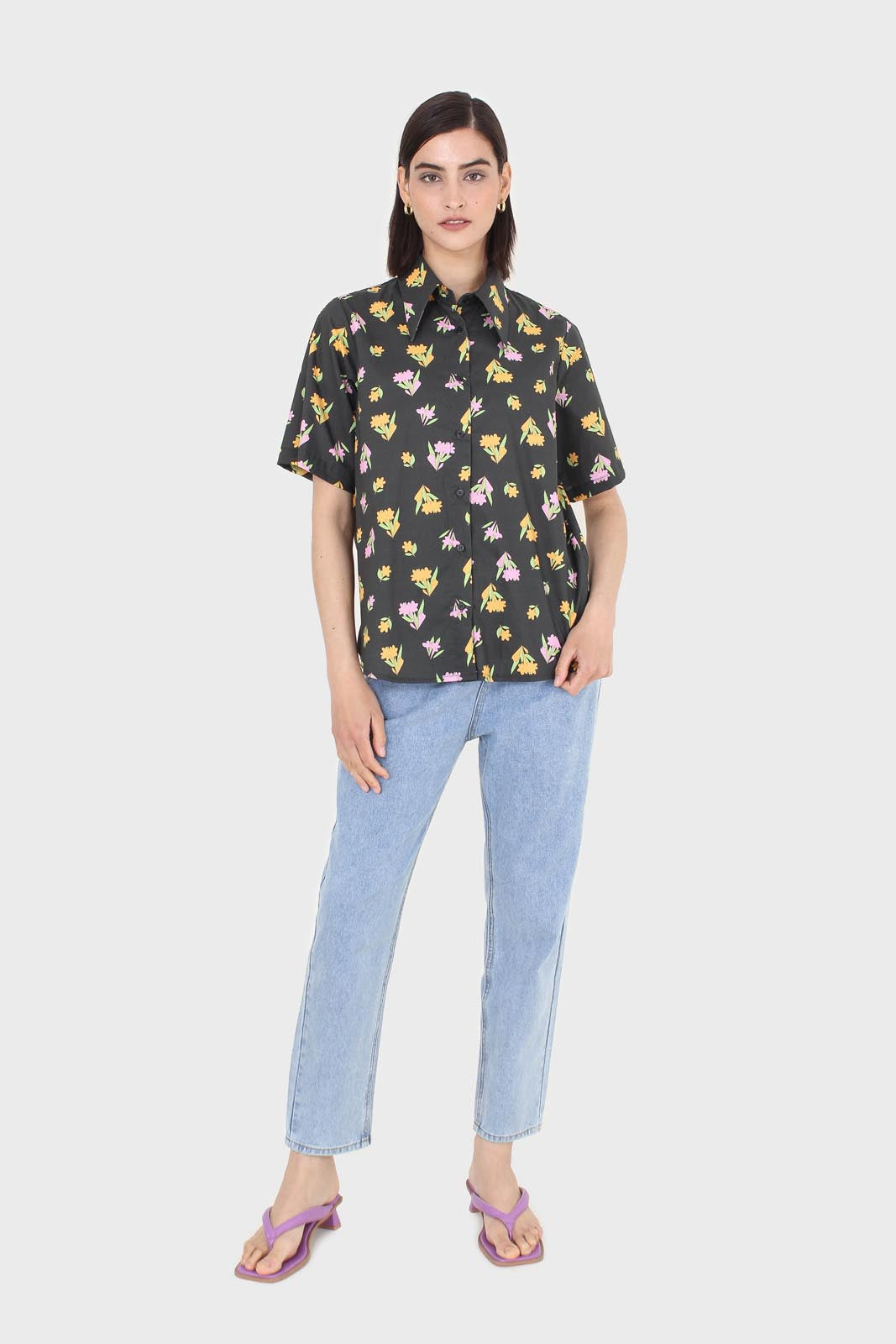 Black large pointed collar floral graphic print shirt_4