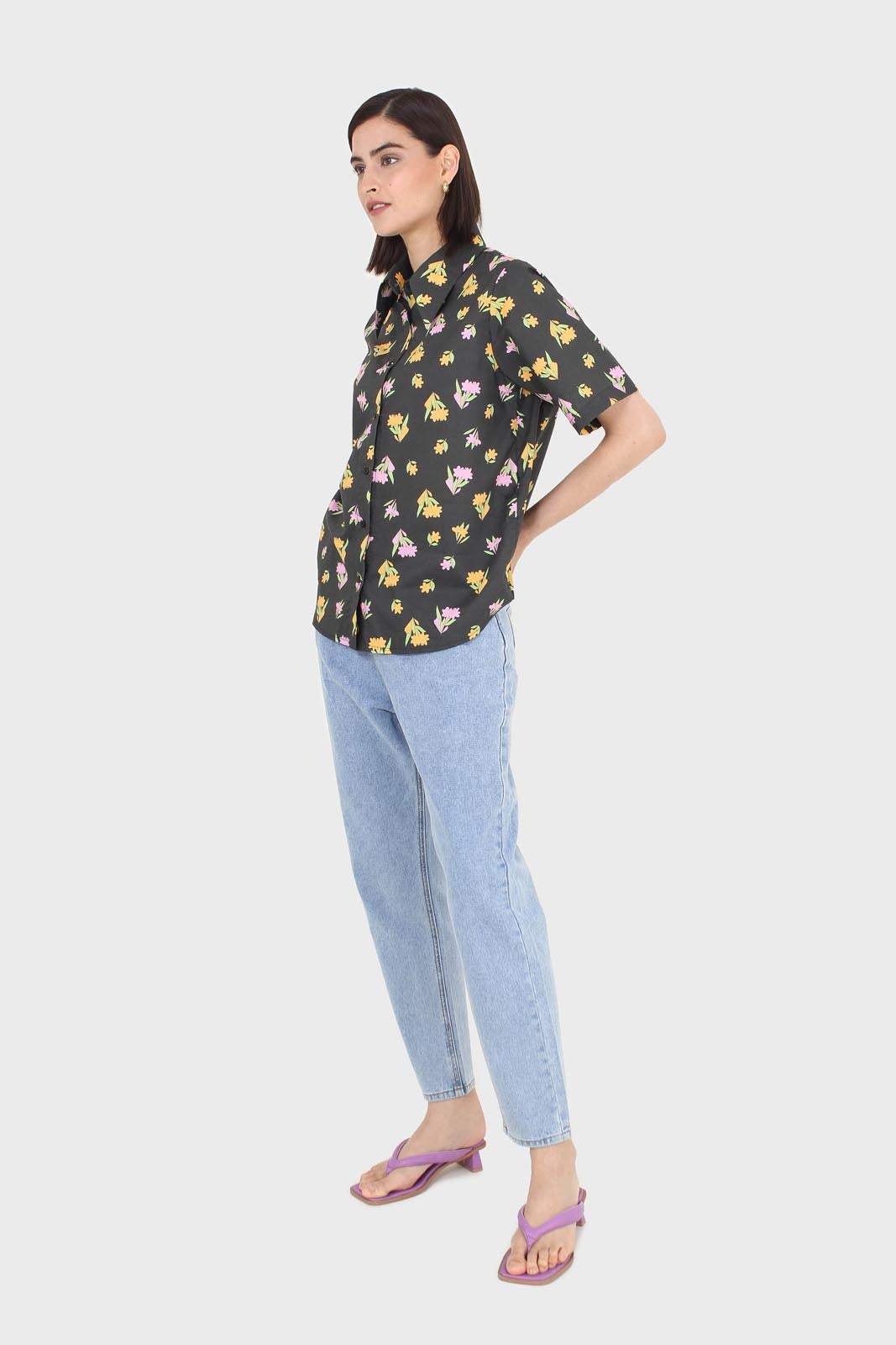 Black large pointed collar floral graphic print shirt_5