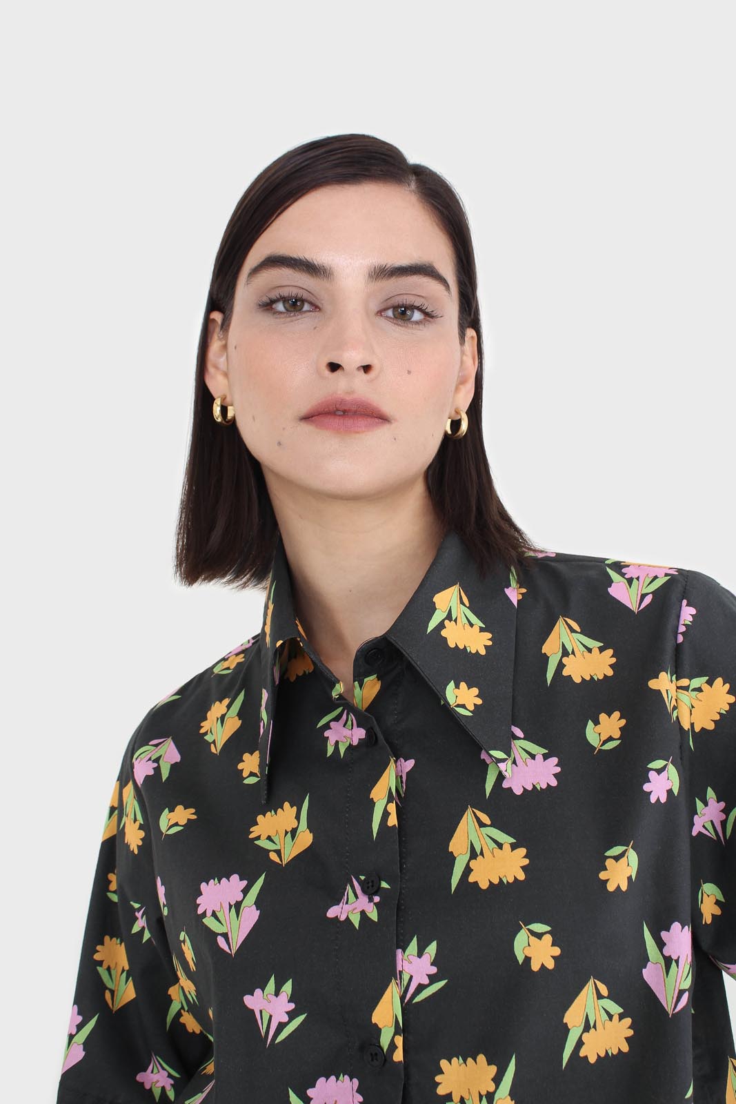 Black large pointed collar floral graphic print shirt_7