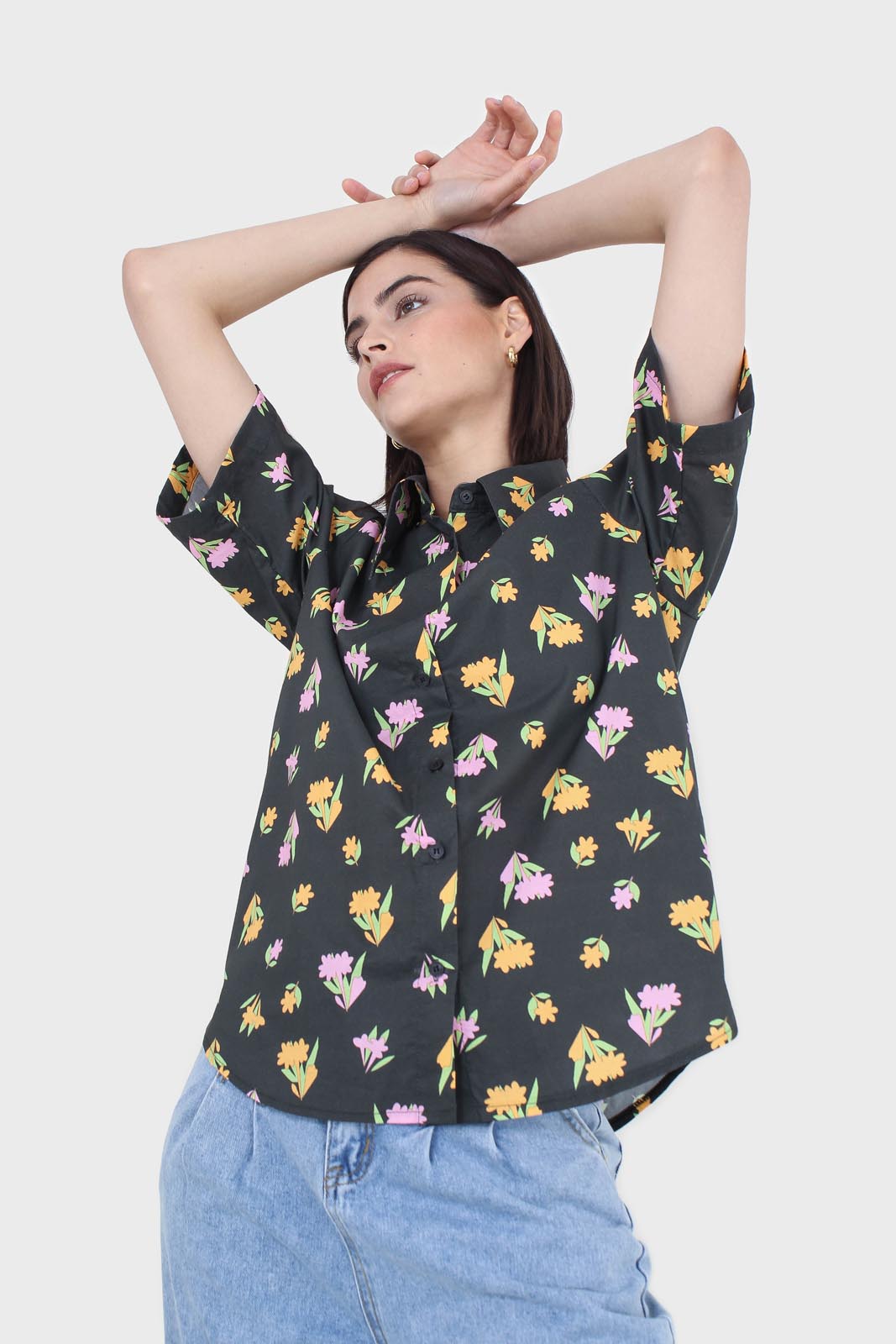 Black large pointed collar floral graphic print shirt_10