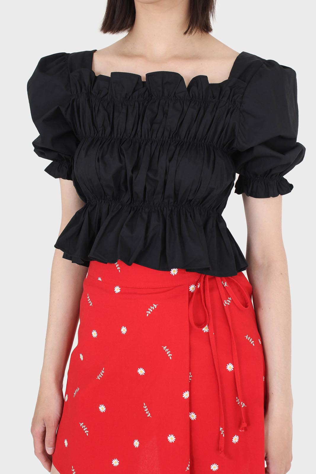 Black ruched puff sleeve cropped top_2