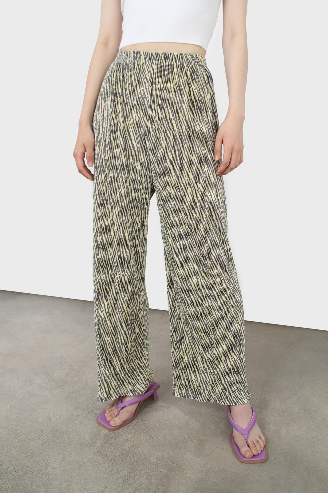 Yellow and grey zebra micro pleated trousers_5