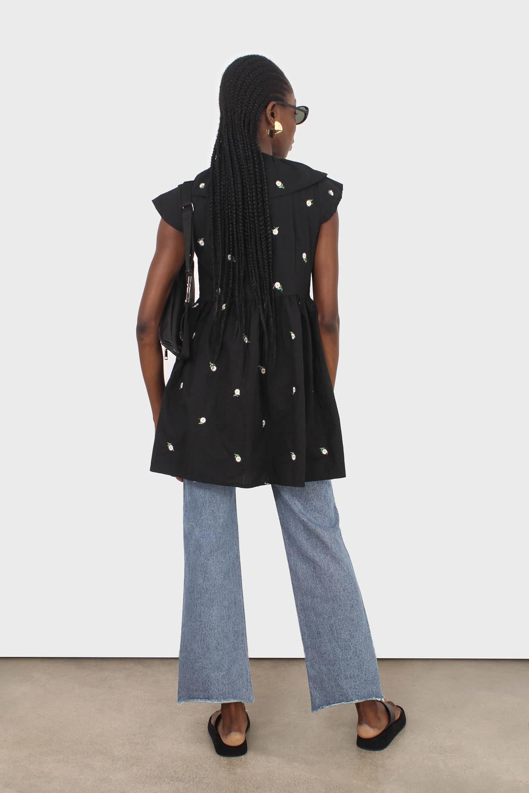 Black and white daisy ruffle dress_11