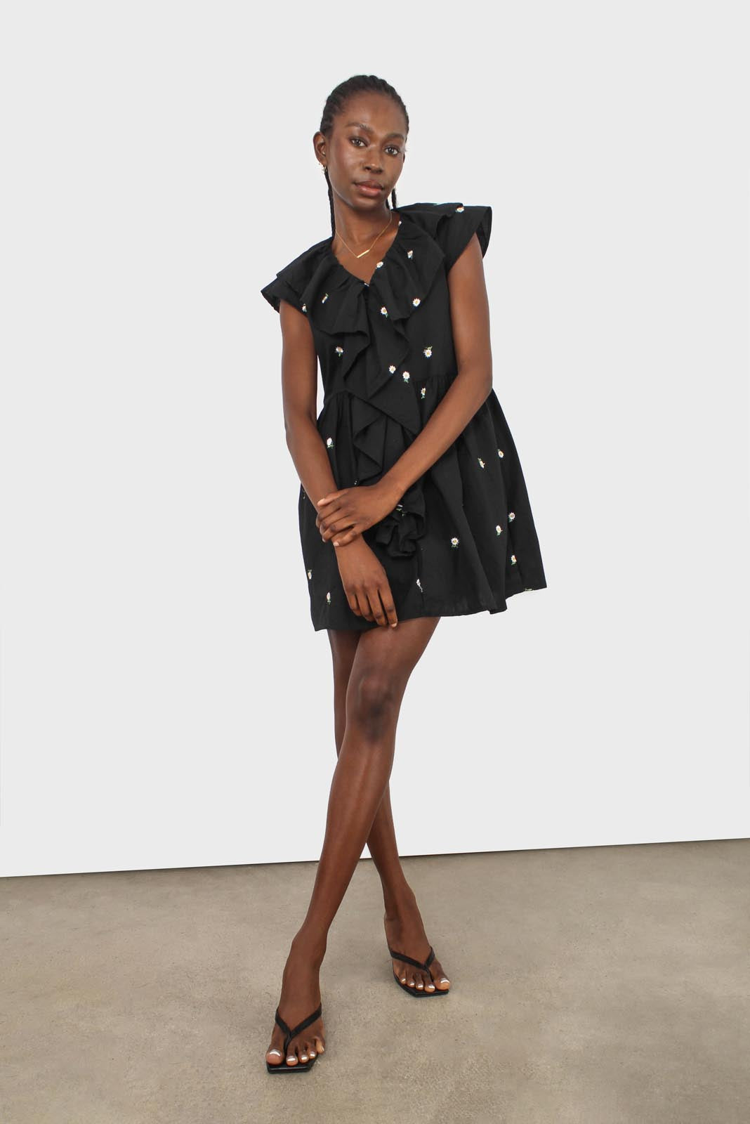 Black and white daisy ruffle dress_16