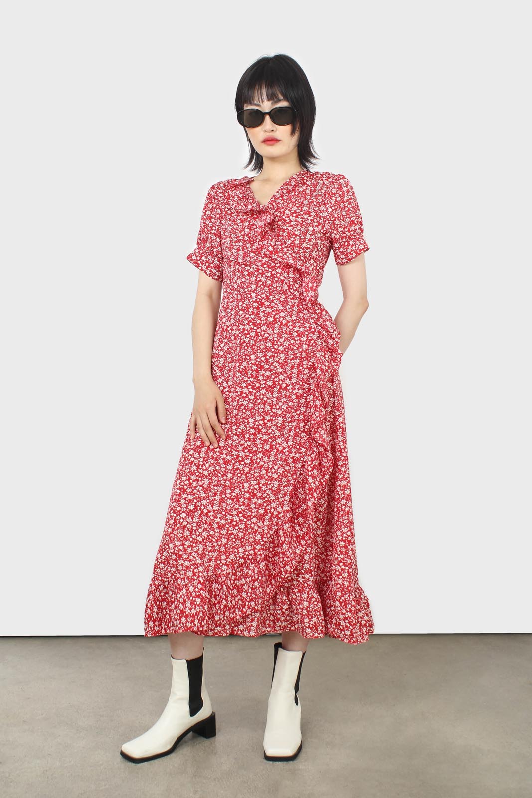 Red and white tiny floral wrap ruffle midi dress_7