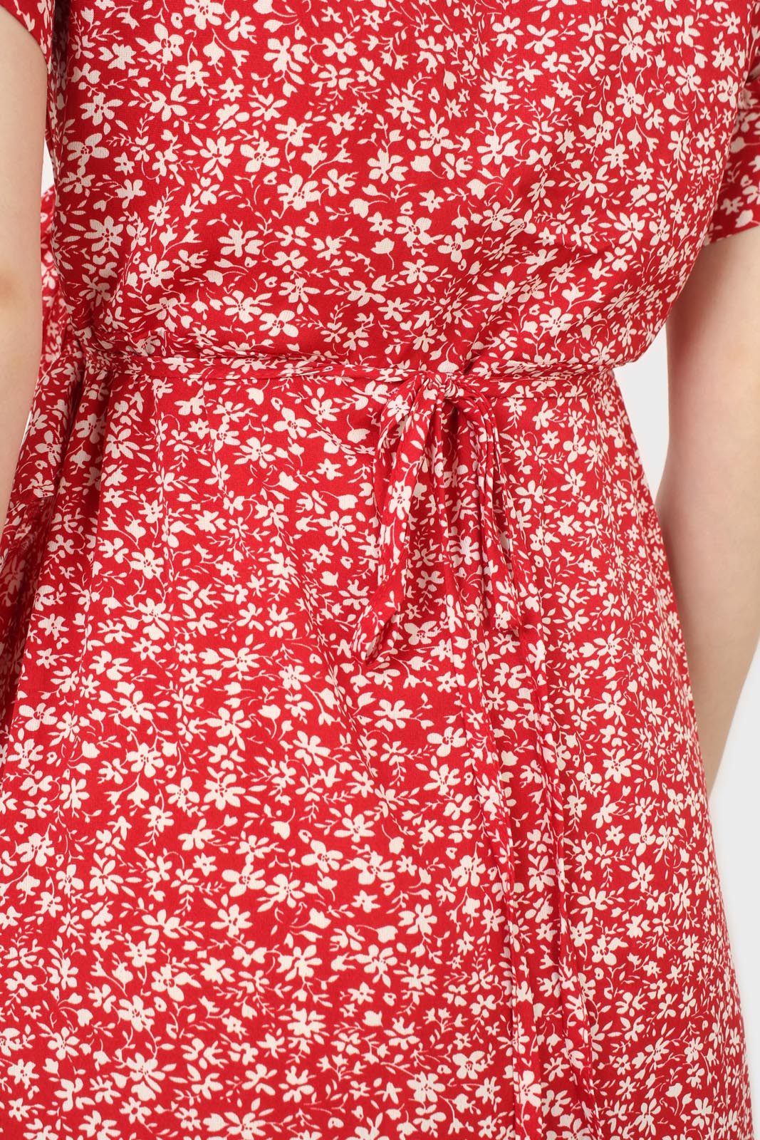 Red and white tiny floral wrap ruffle midi dress_8