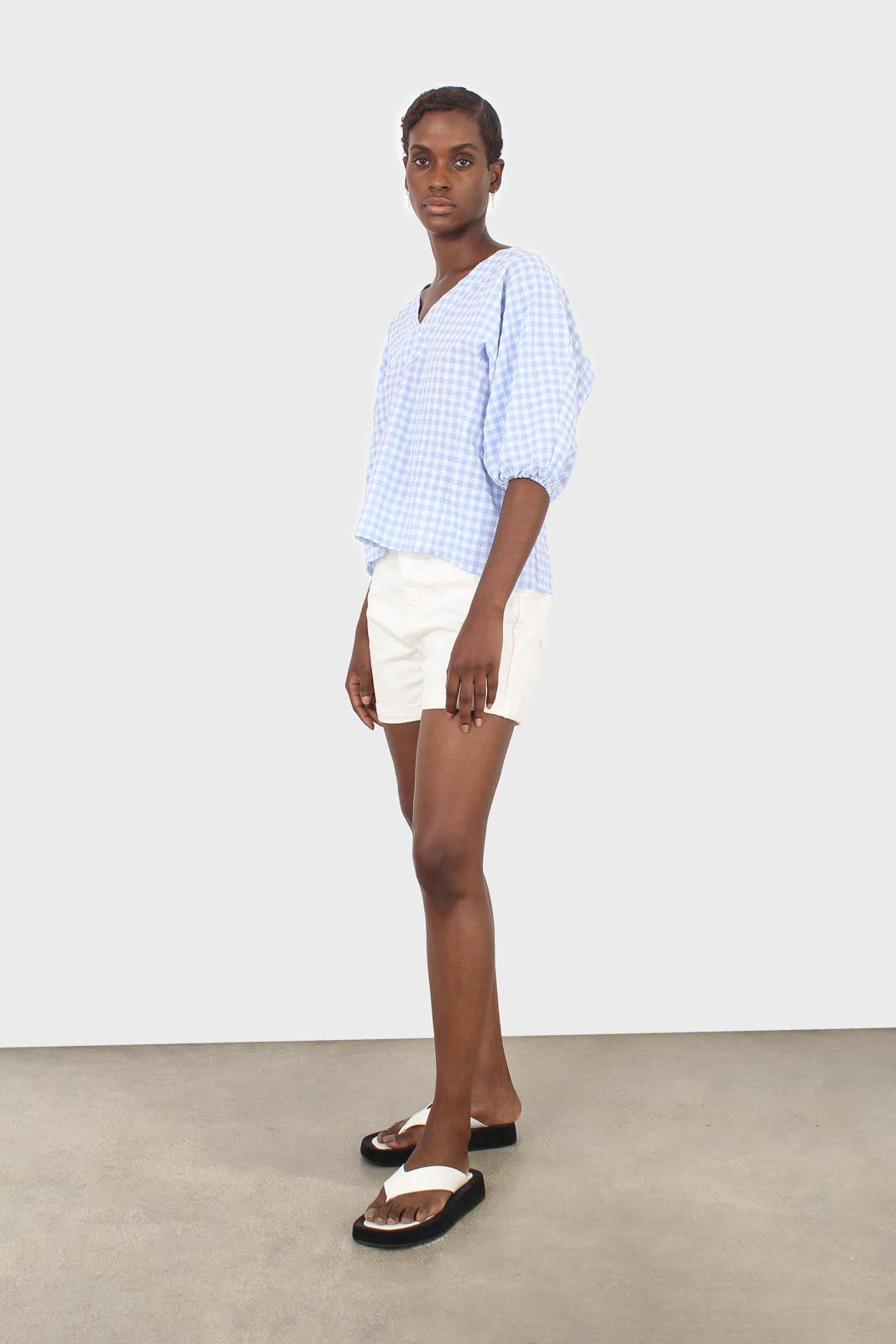 Blue gingham tie back puff sleeved top_5