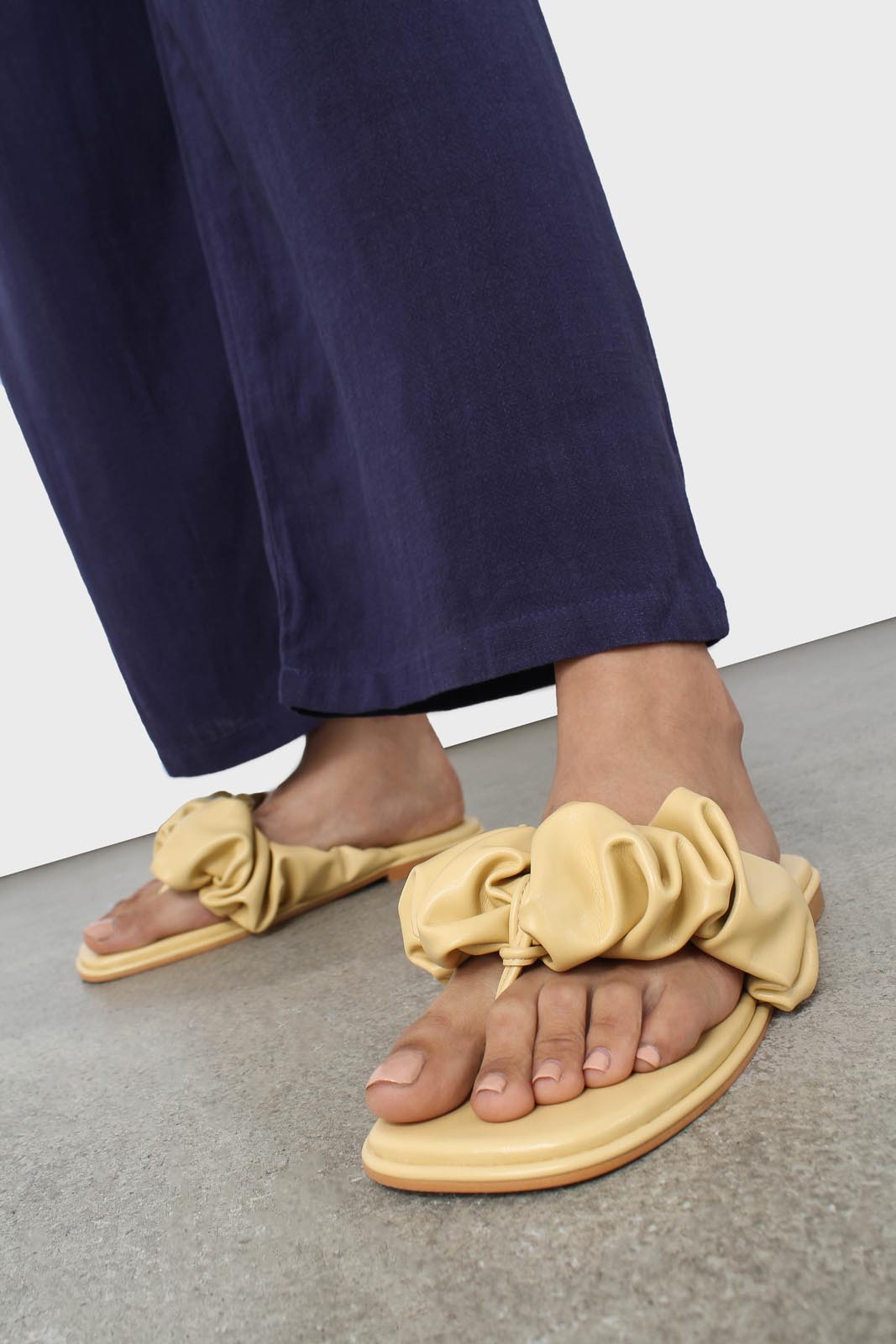 Mustard puffed vegan leather sliders_9