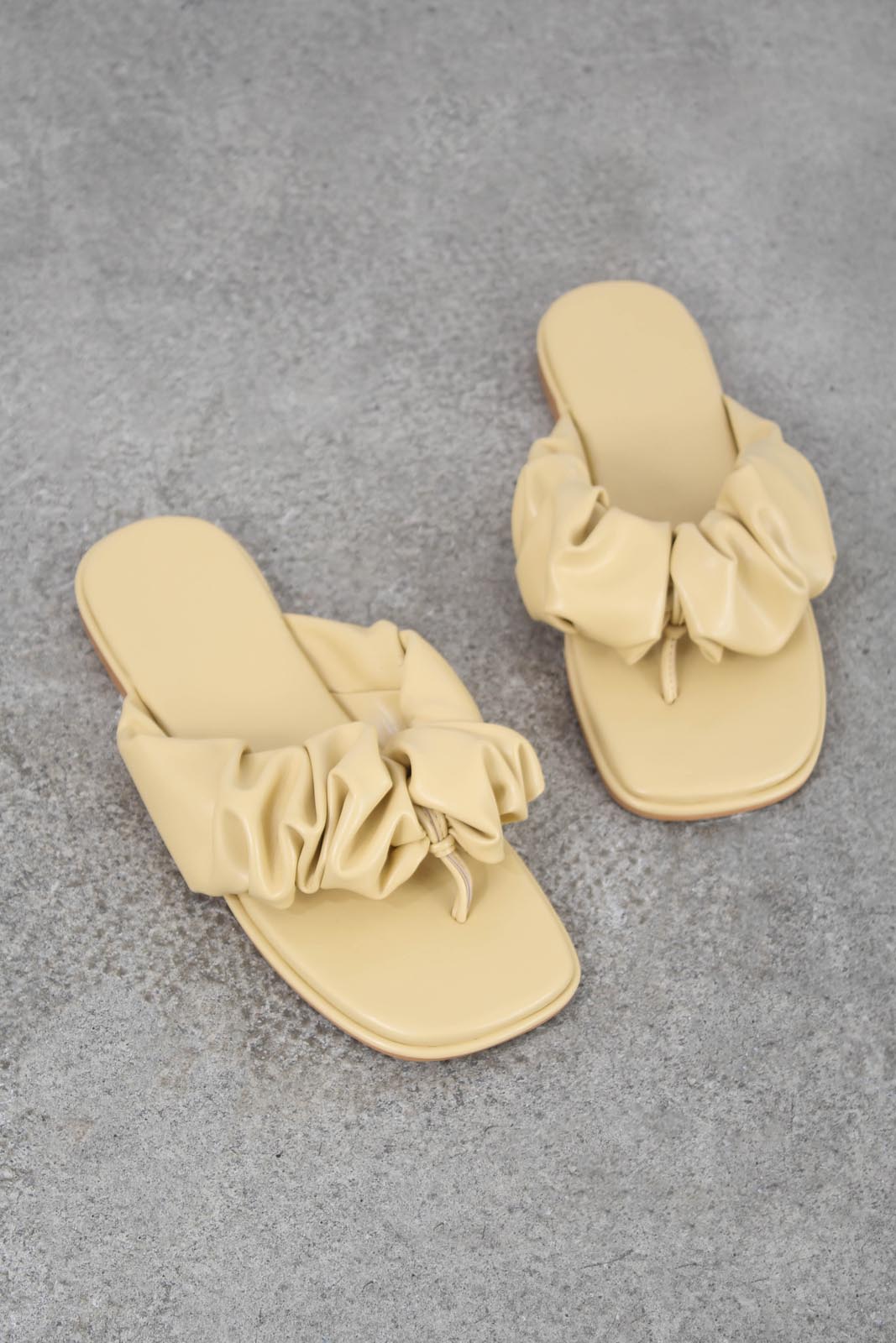 Mustard puffed vegan leather sliders_7