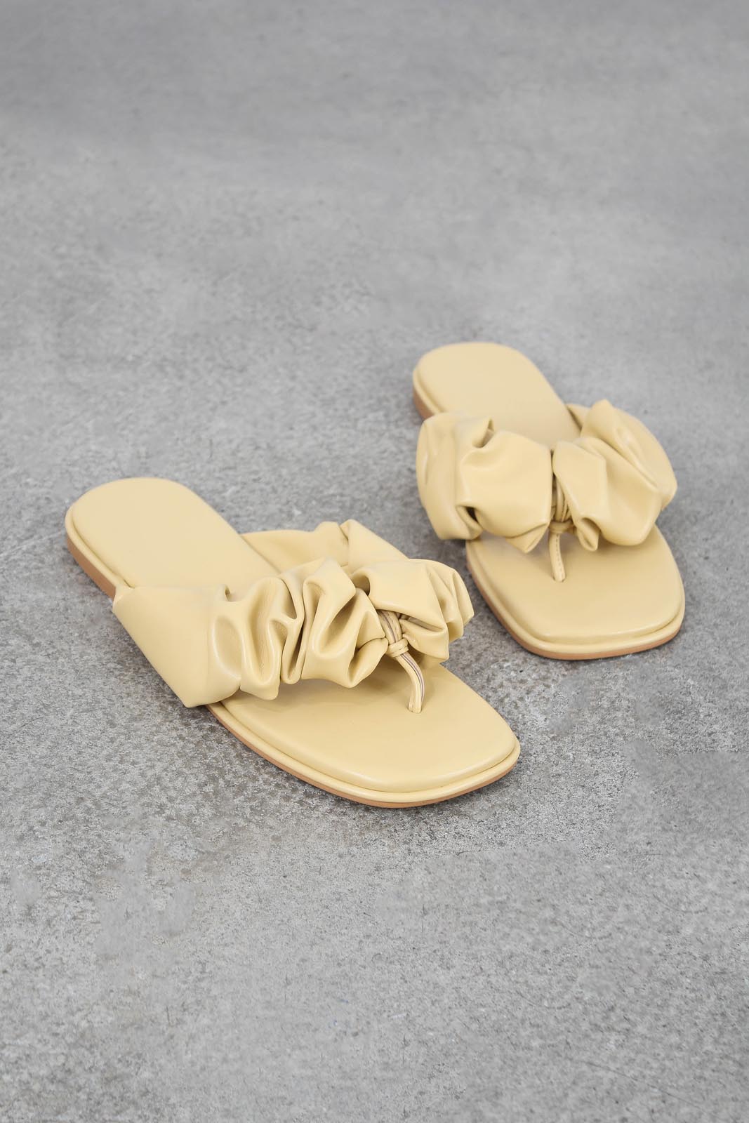 Mustard puffed vegan leather sliders_5