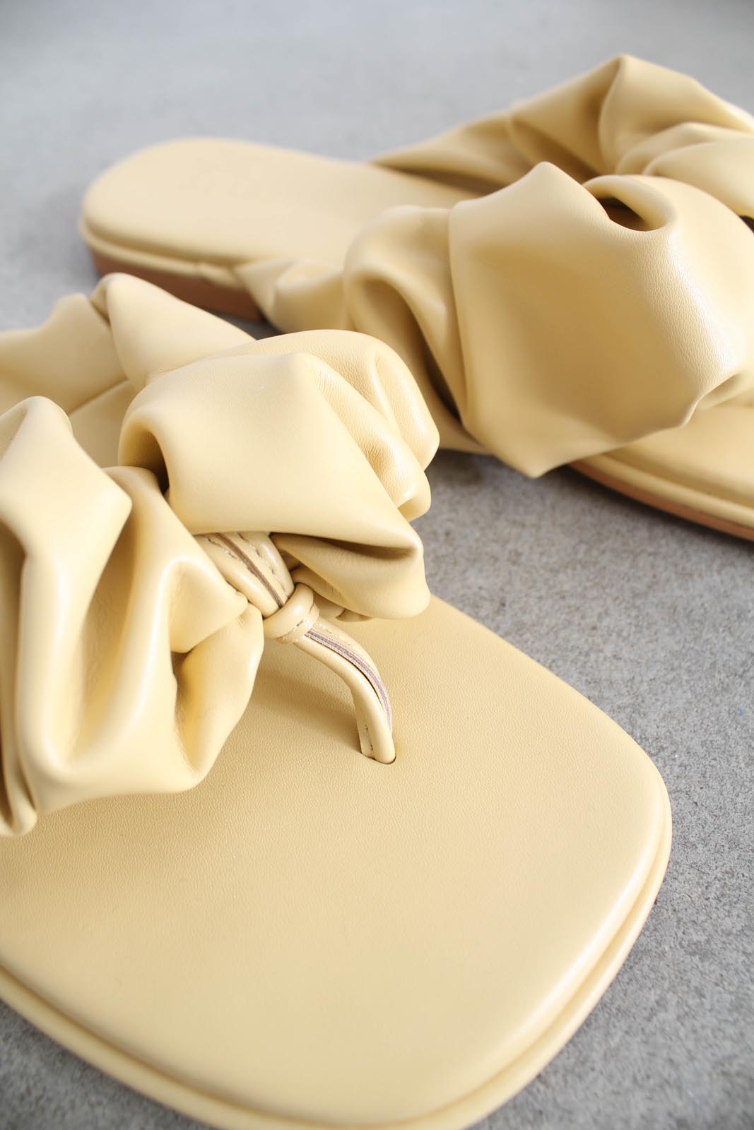 Mustard puffed vegan leather sliders_3