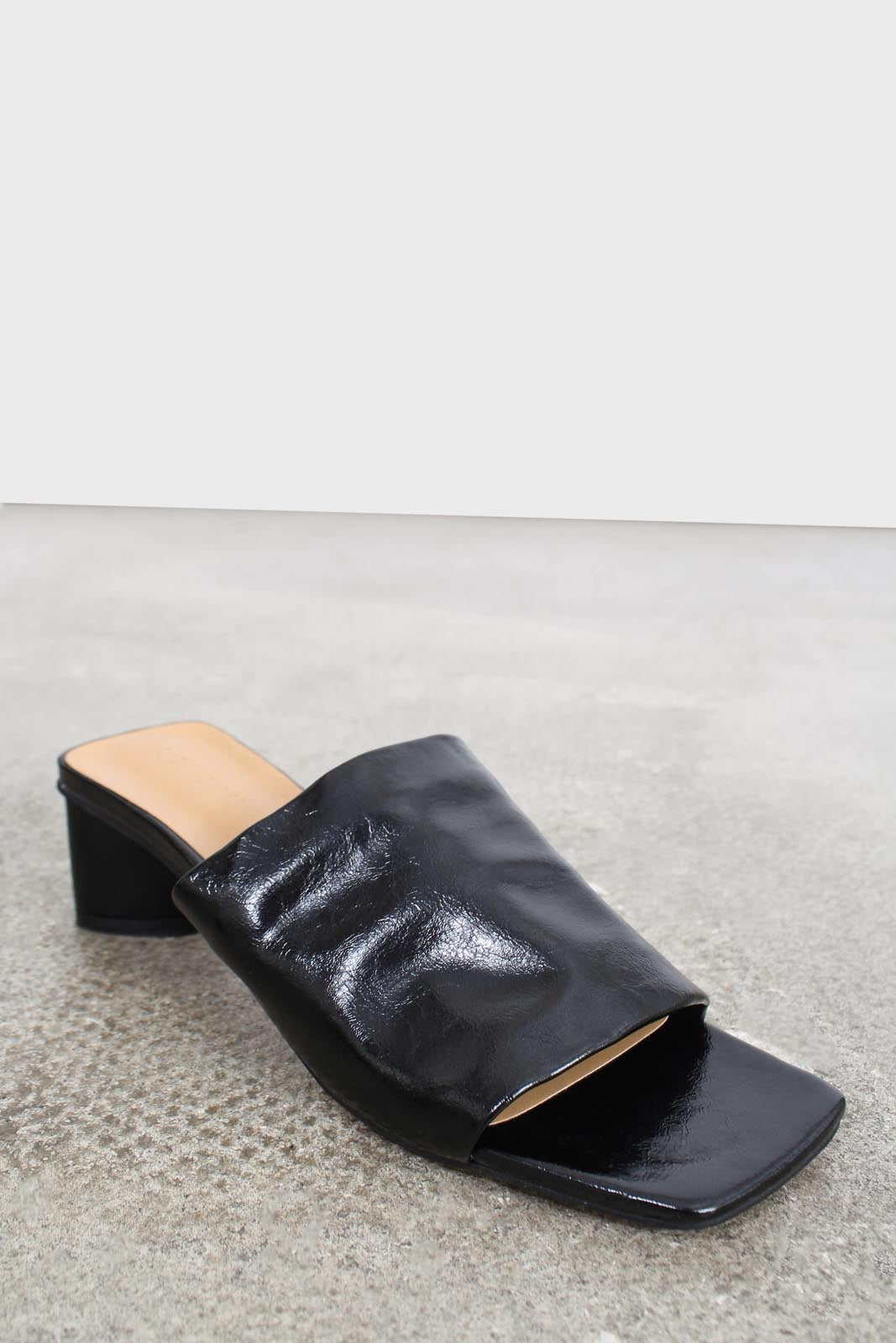 Black shine triangle mid heeled mule_3