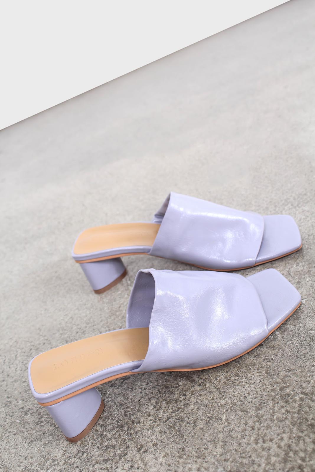 Lilac shine triangle mid heeled mule_6