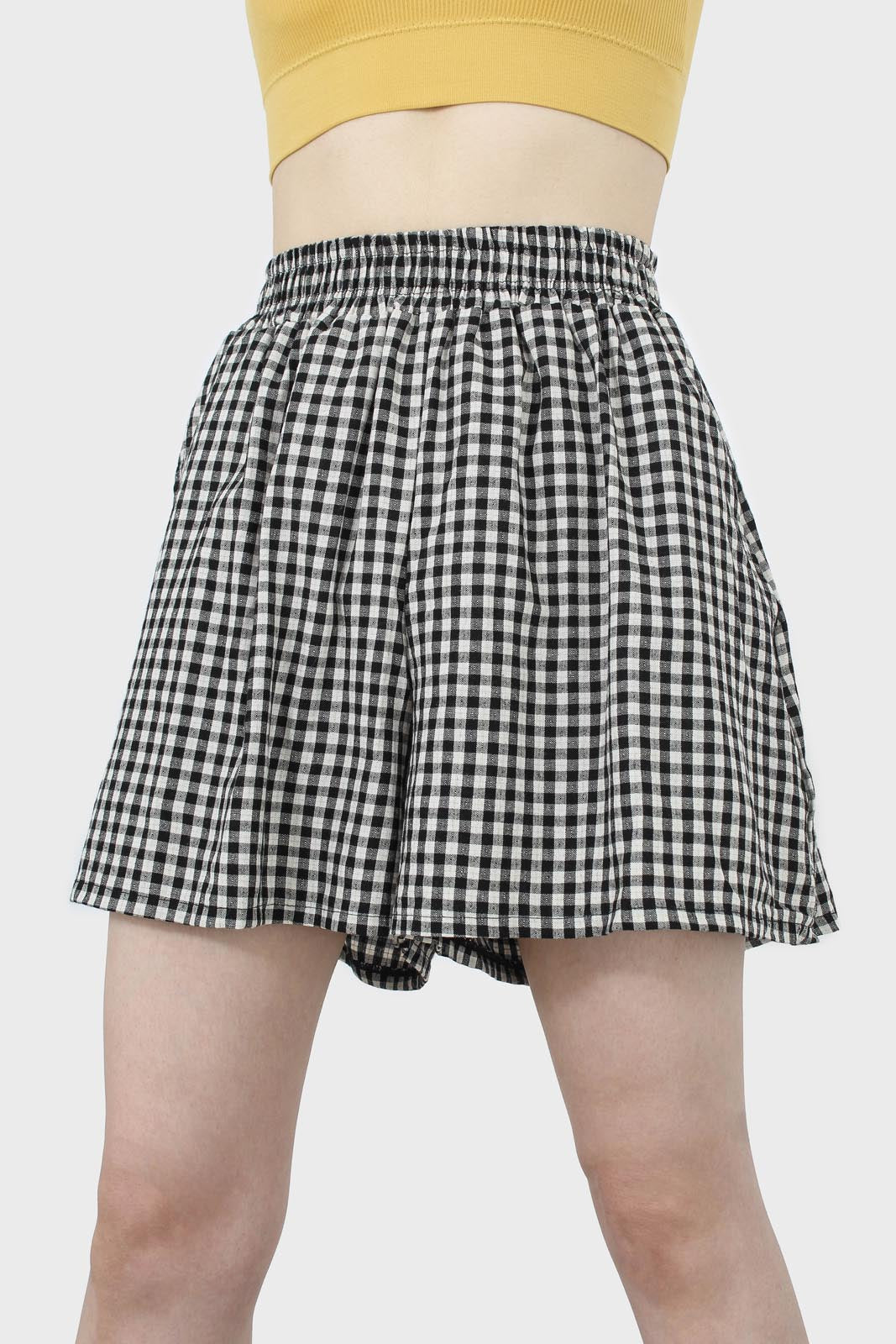 Black gingham checked loose fit shorts_1