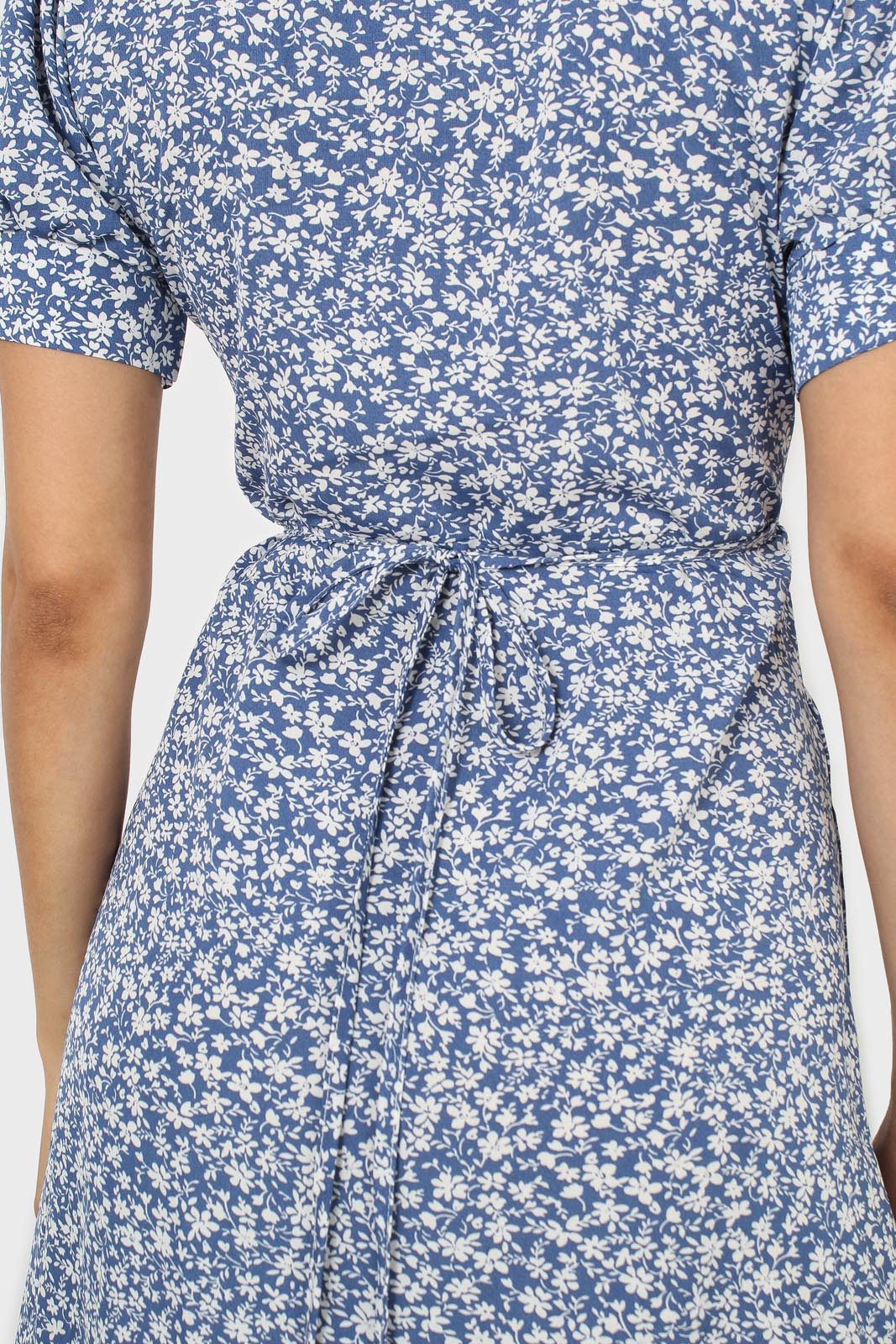Blue and white tiny floral wrap ruffle midi dress_8