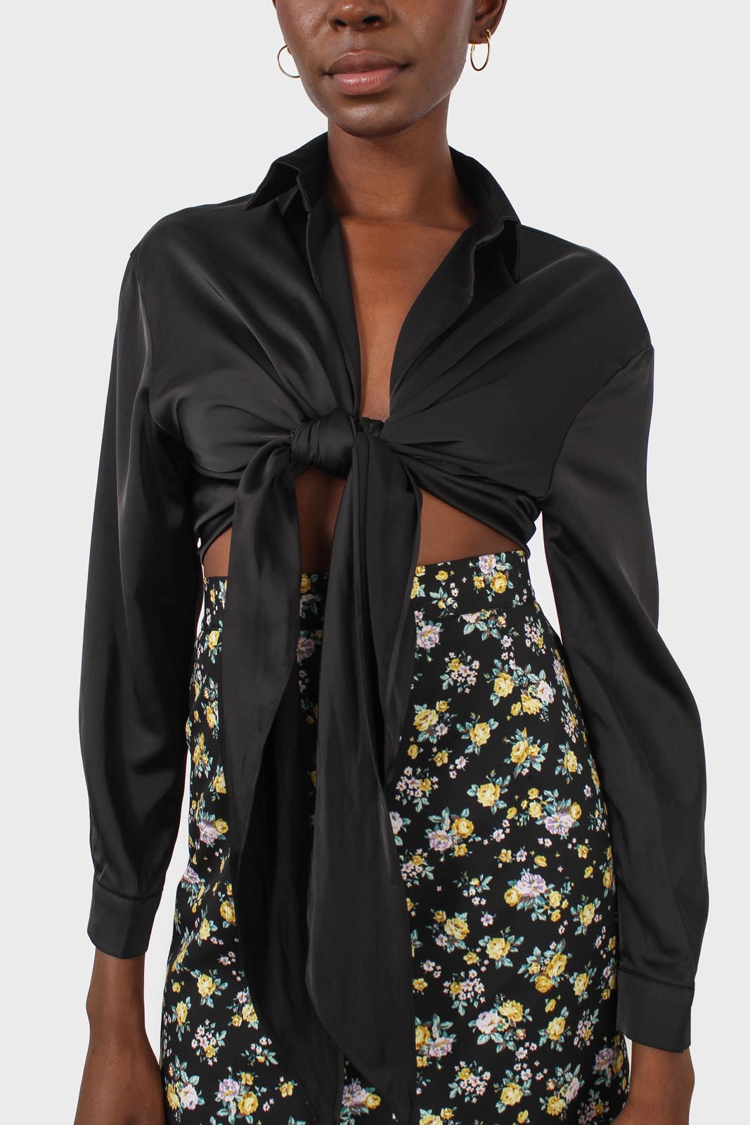 Black thick silky plunging tie front shirt_8