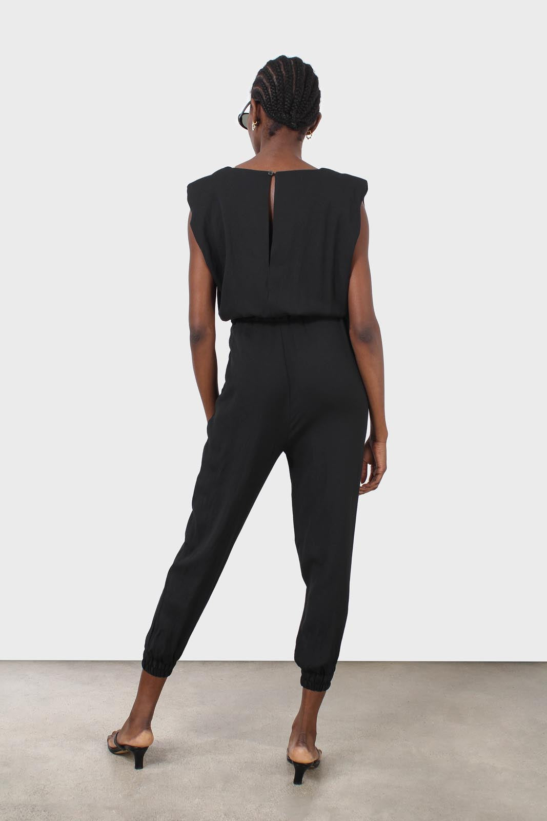 Black simple sleeveless jumpsuit_3