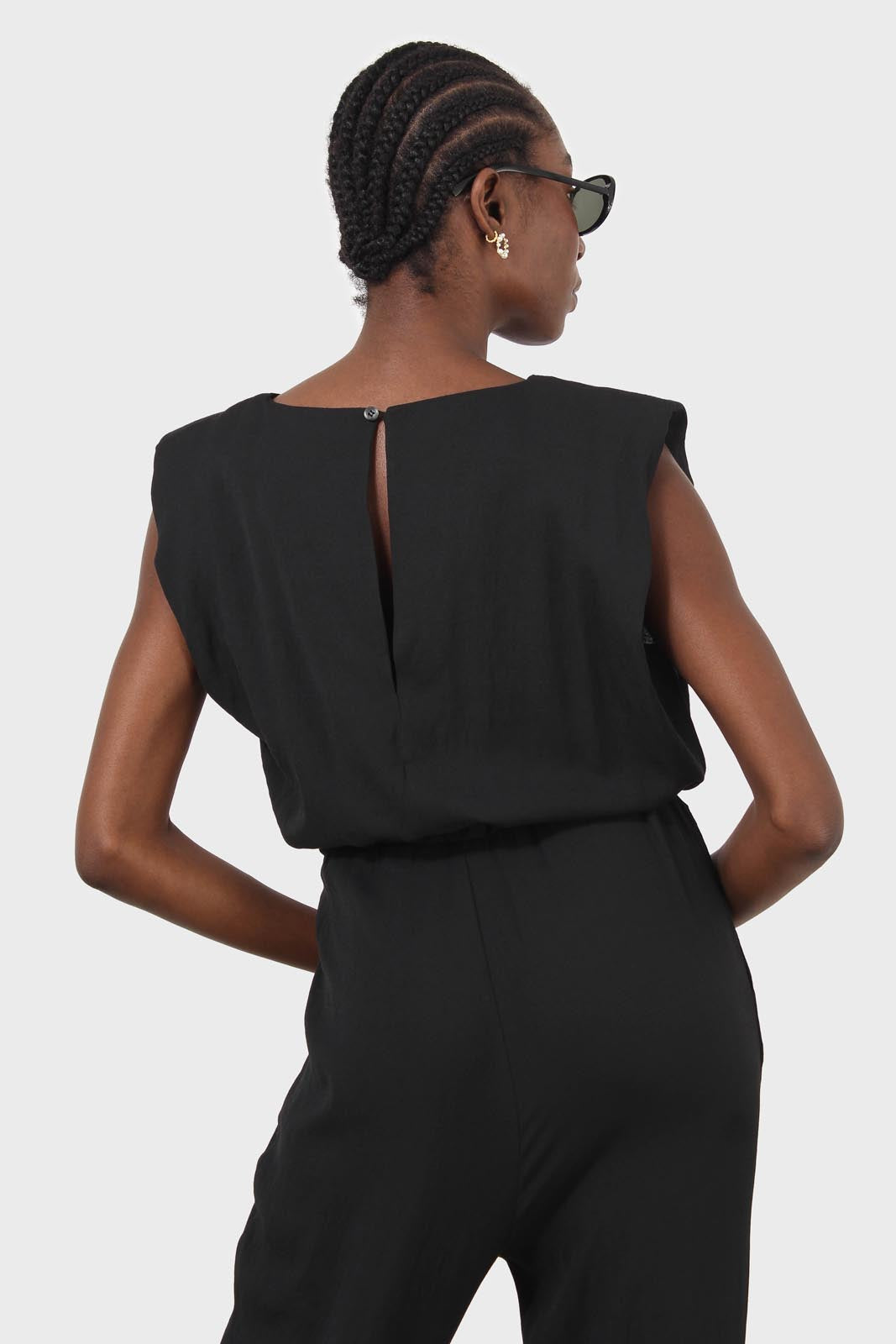 Black simple sleeveless jumpsuit_2