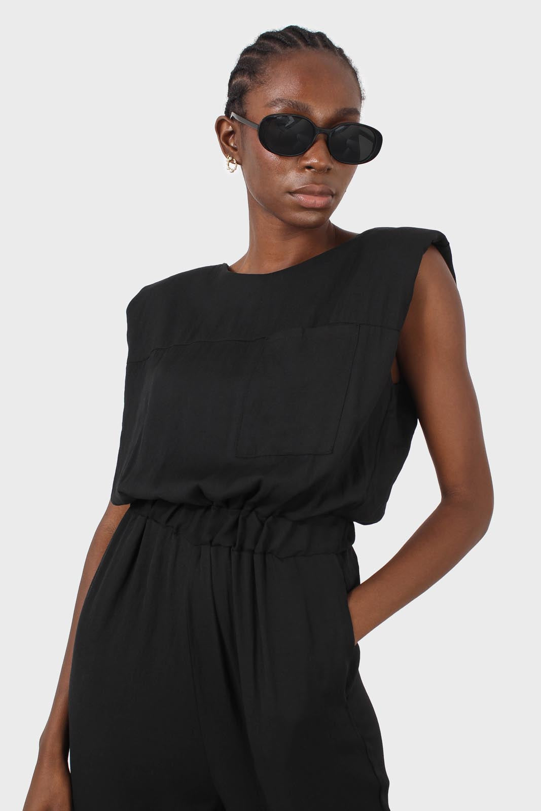 Black simple sleeveless jumpsuit_4