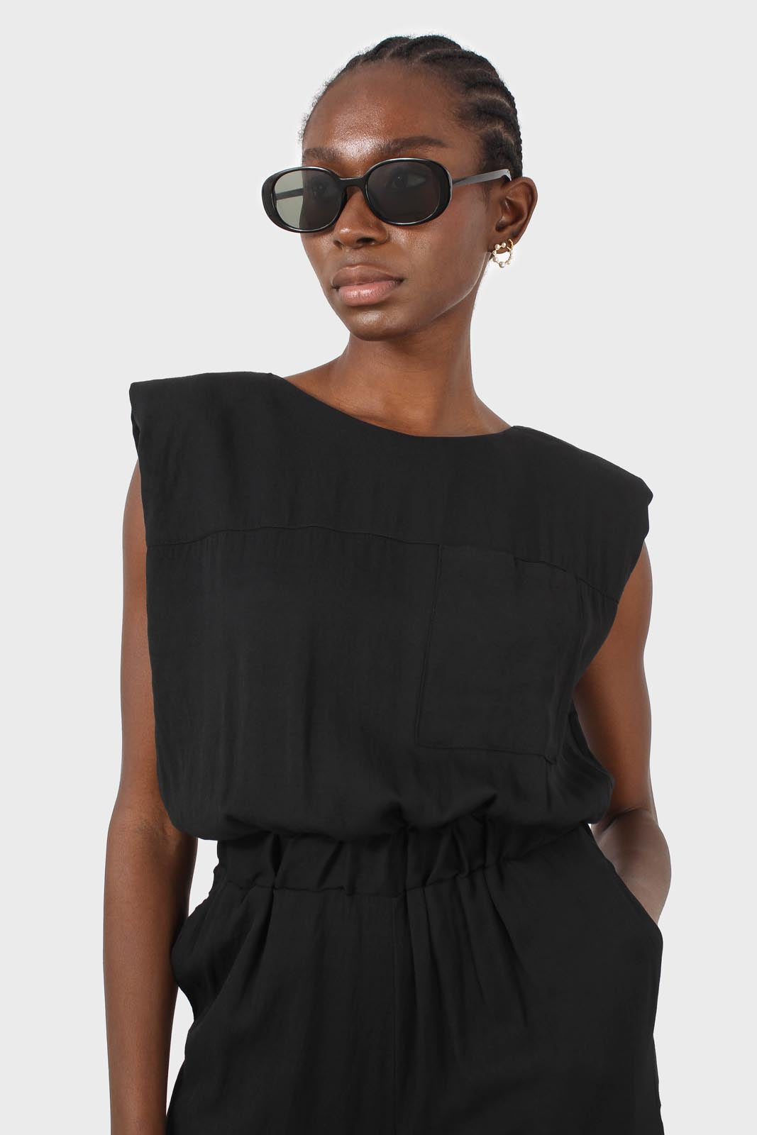 Black simple sleeveless jumpsuit_7