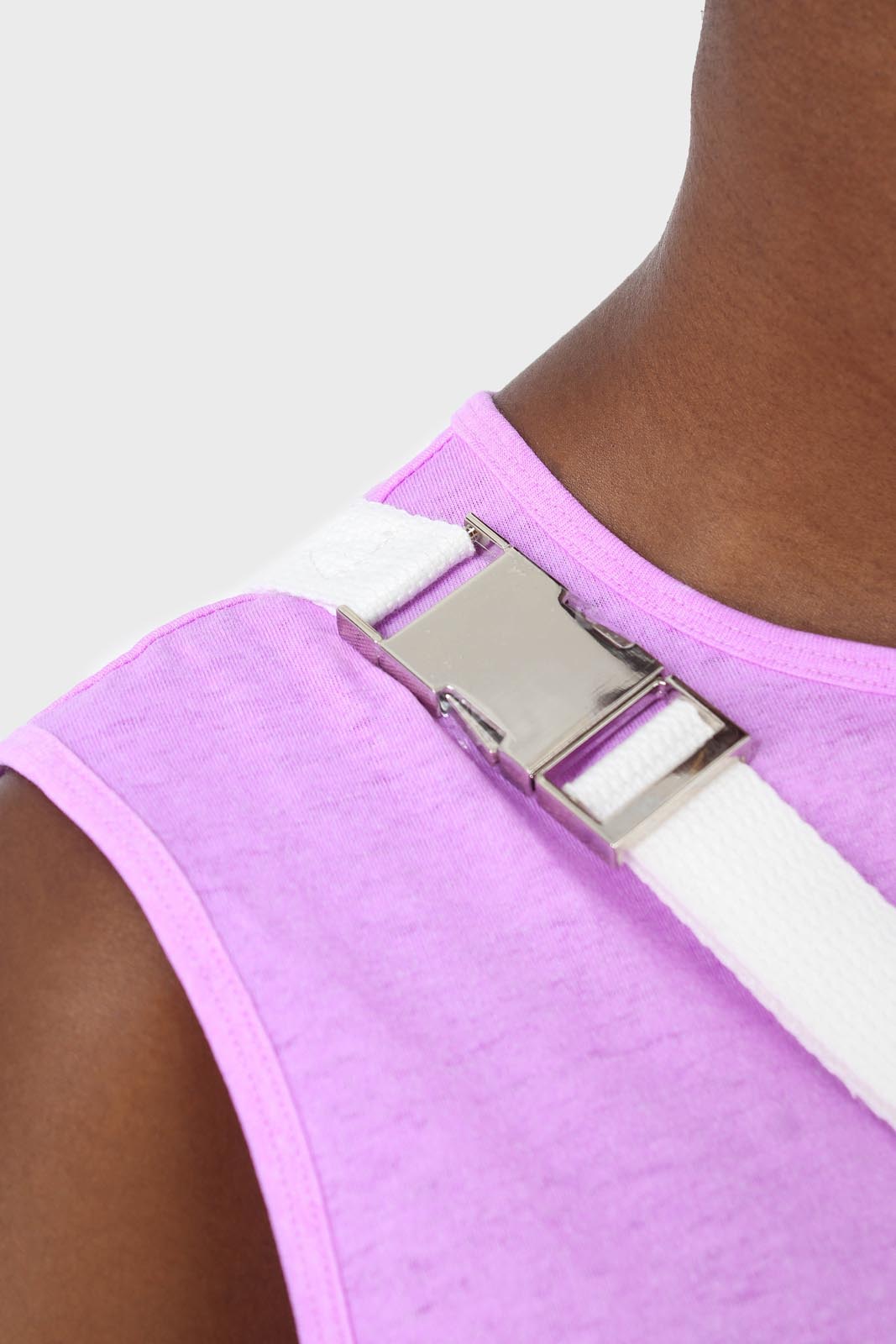 White ruched vegan leather silver zip bum bag_8