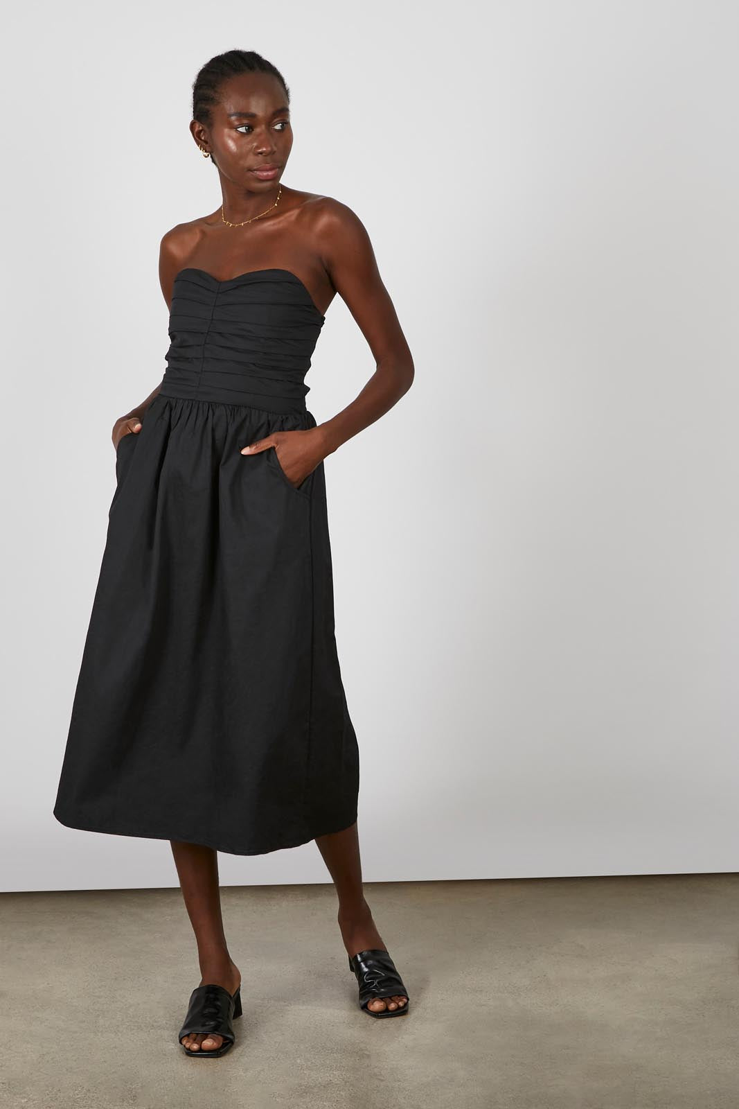 Black pleat detail smocked back strapless midi dress_1