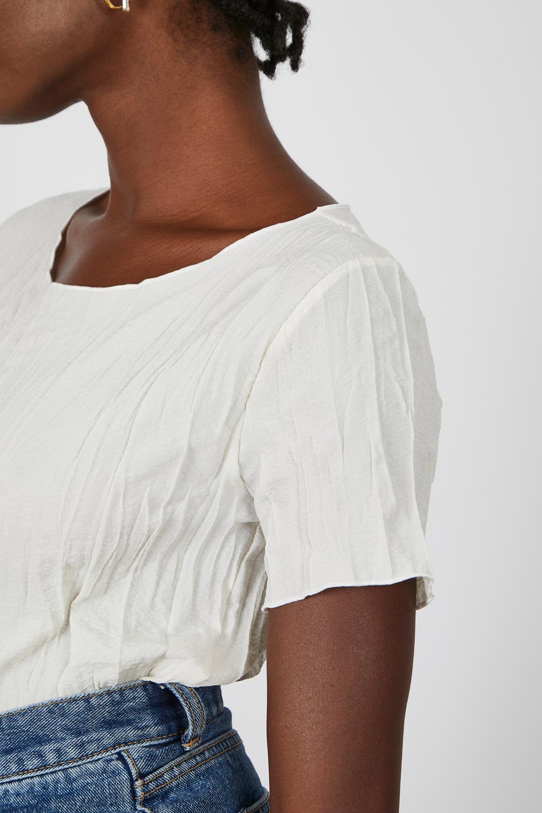 Beige wrinkled short sleeved tee_2