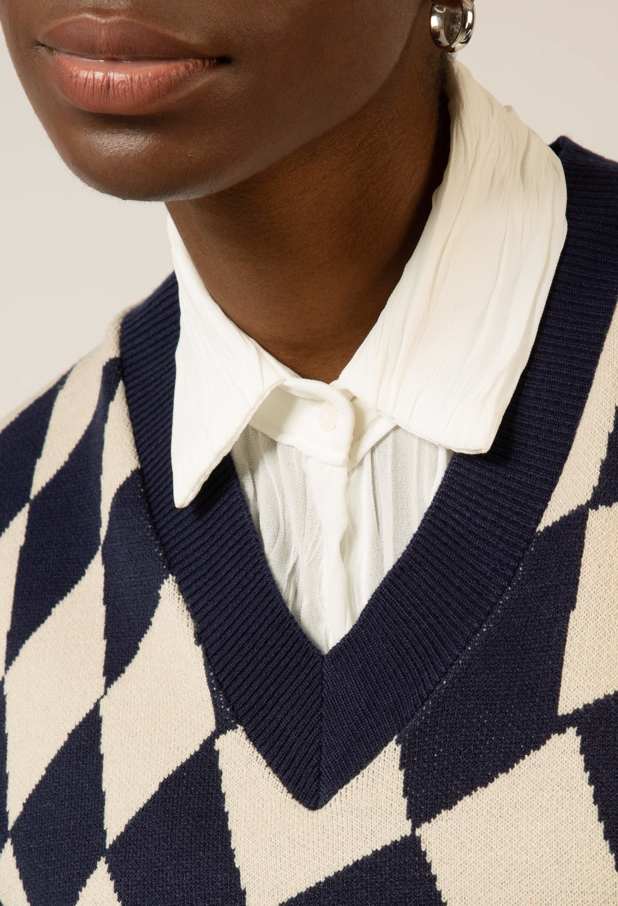 Navy and ivory psychedelic intarsia sweater vest_5