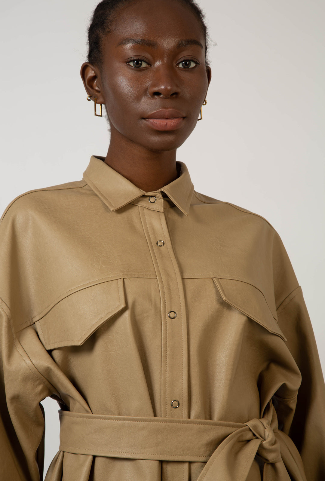 Beige vegan leather belted shirt jacket_12