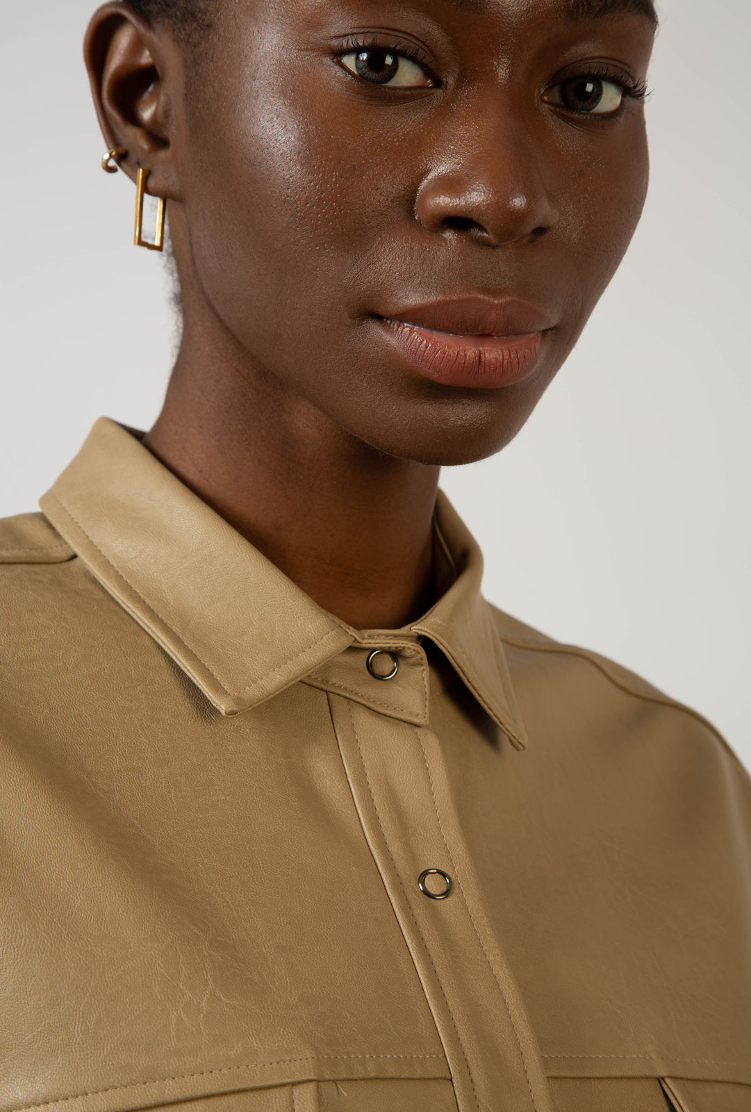 Beige vegan leather belted shirt jacket_9