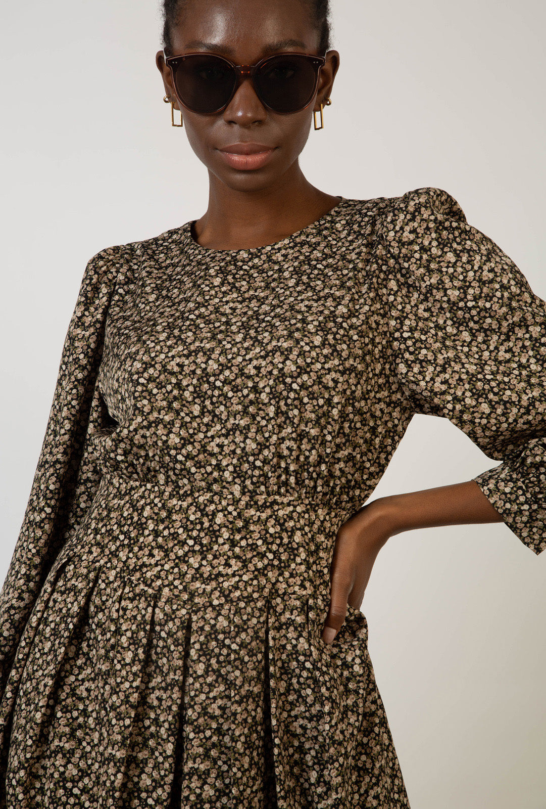 Black floral print long sleeved dress_3