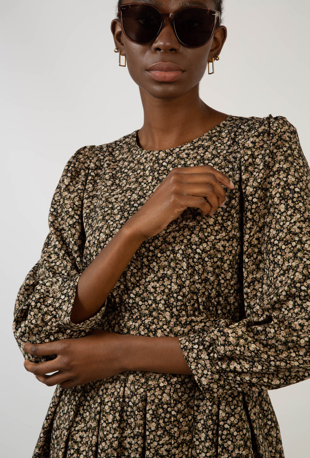 Black floral print long sleeved dress_7