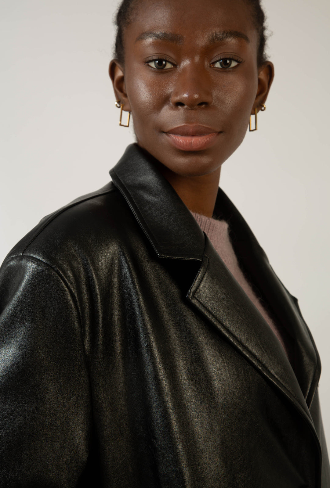 Black vegan leather single breasted blazer_9