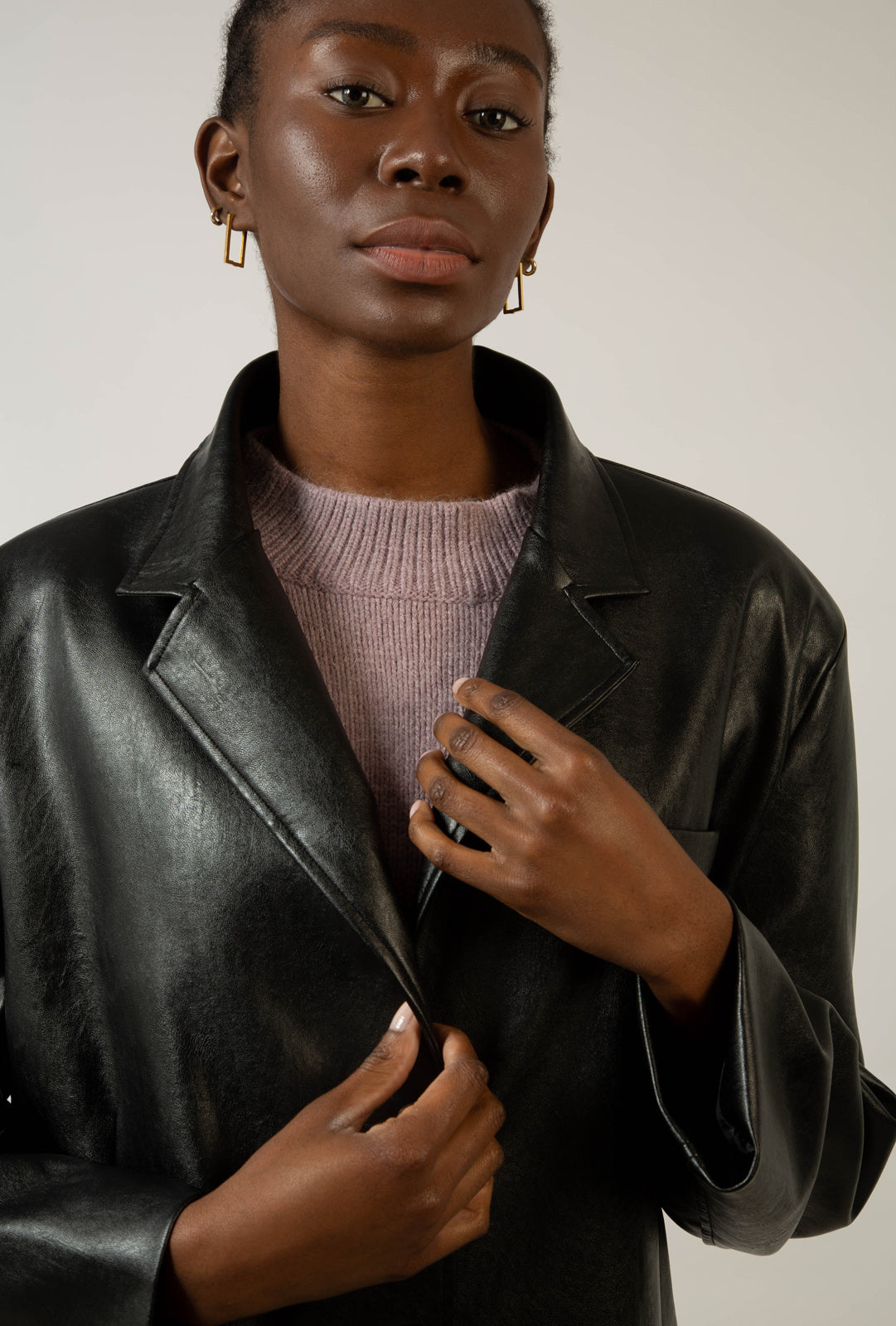 Black vegan leather single breasted blazer_6