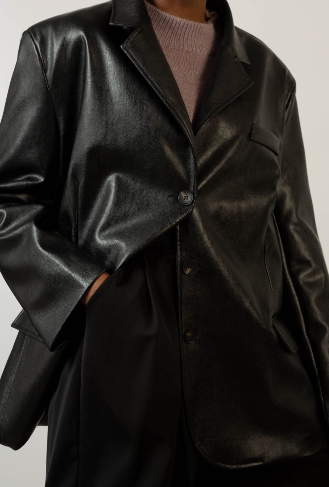 Black vegan leather single breasted blazer_4