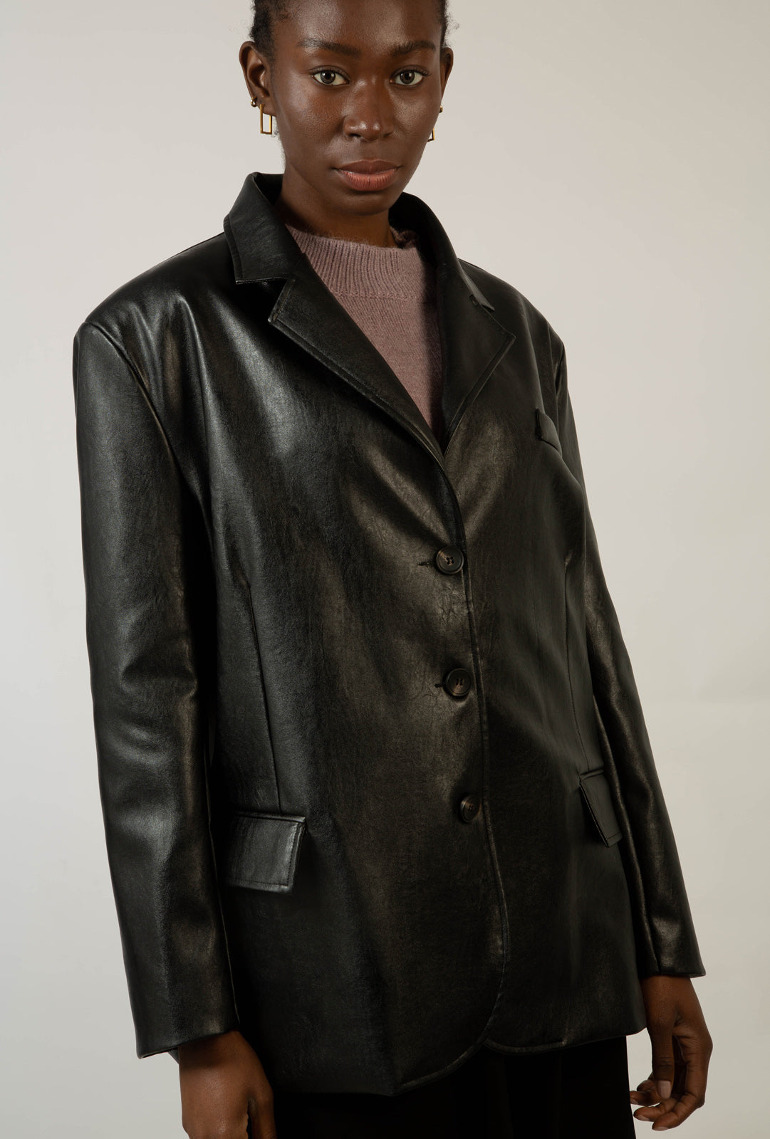 Black vegan leather single breasted blazer_1