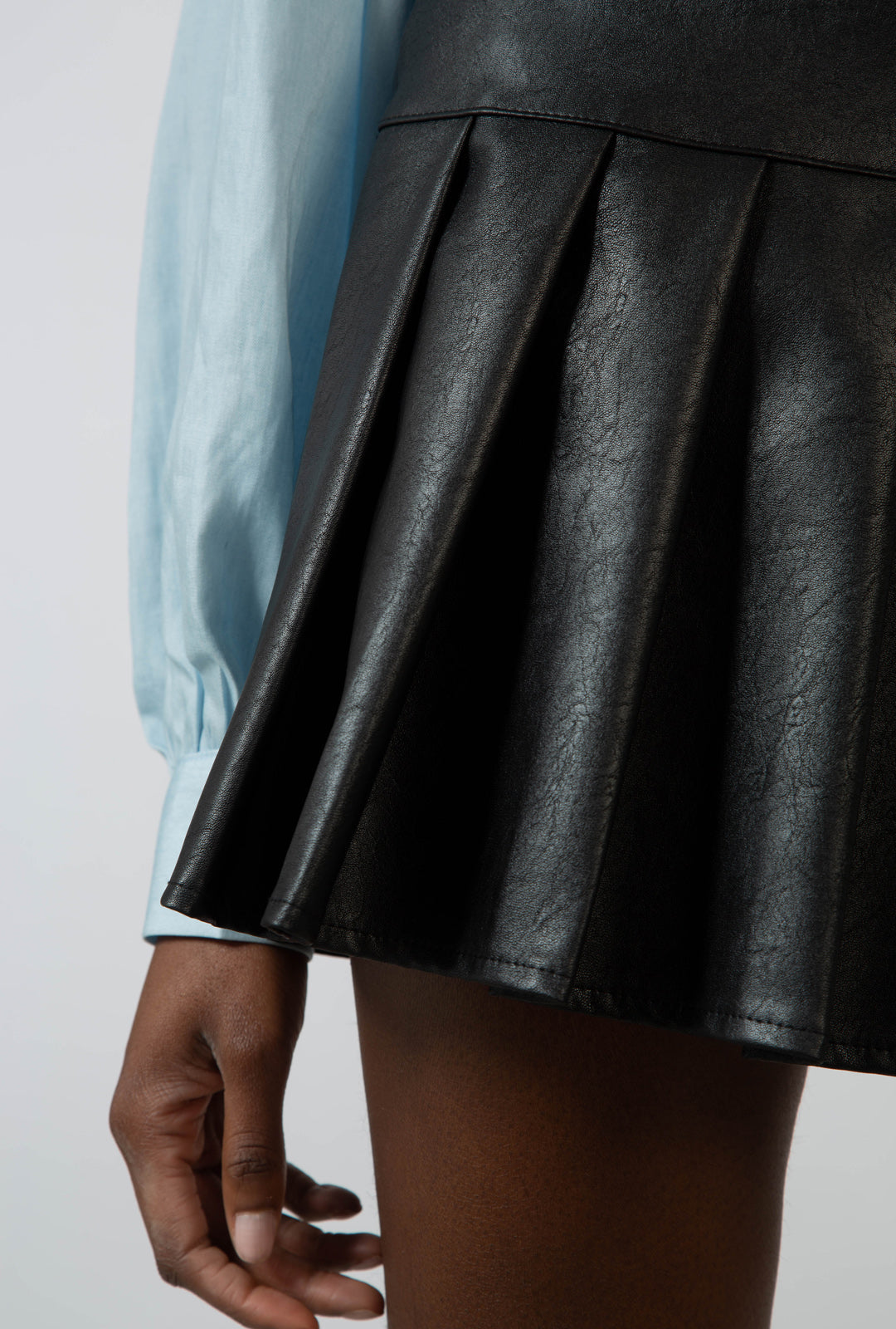 Black vegan leather pleat hem skirt_8