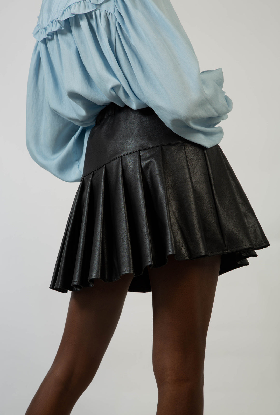 Black vegan leather pleat hem skirt_3