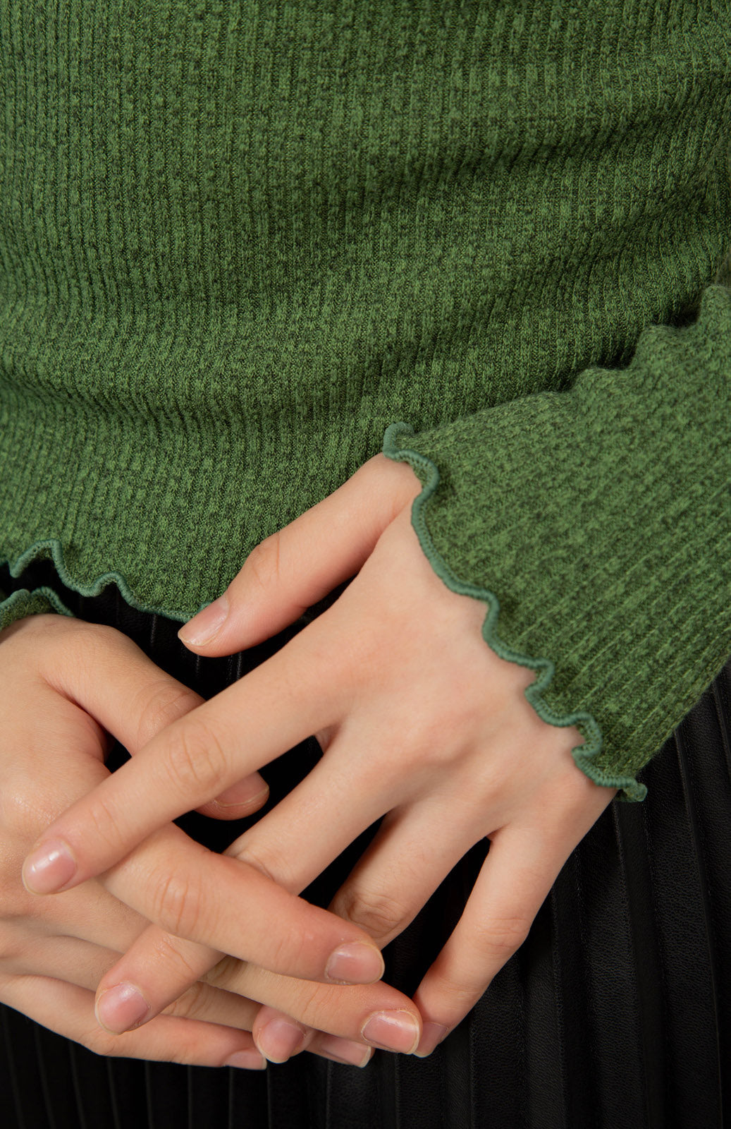 Green ruffle trim ribbed top_9