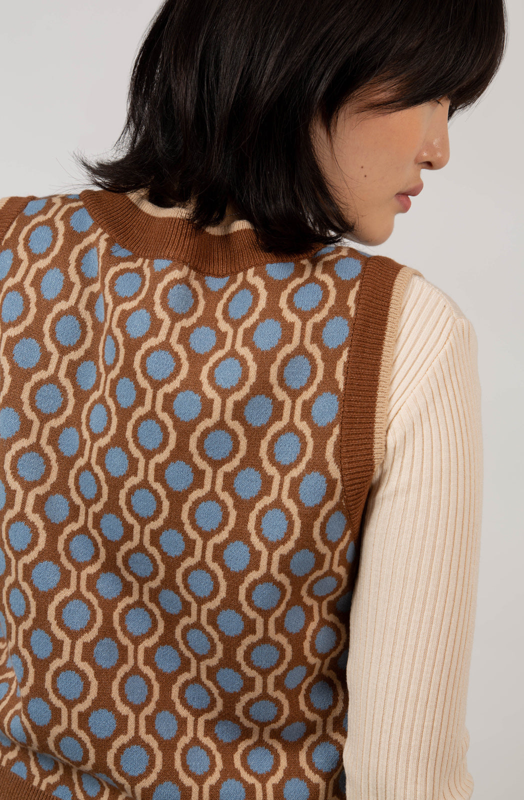 Brown and blue geometric circles knit vest_6