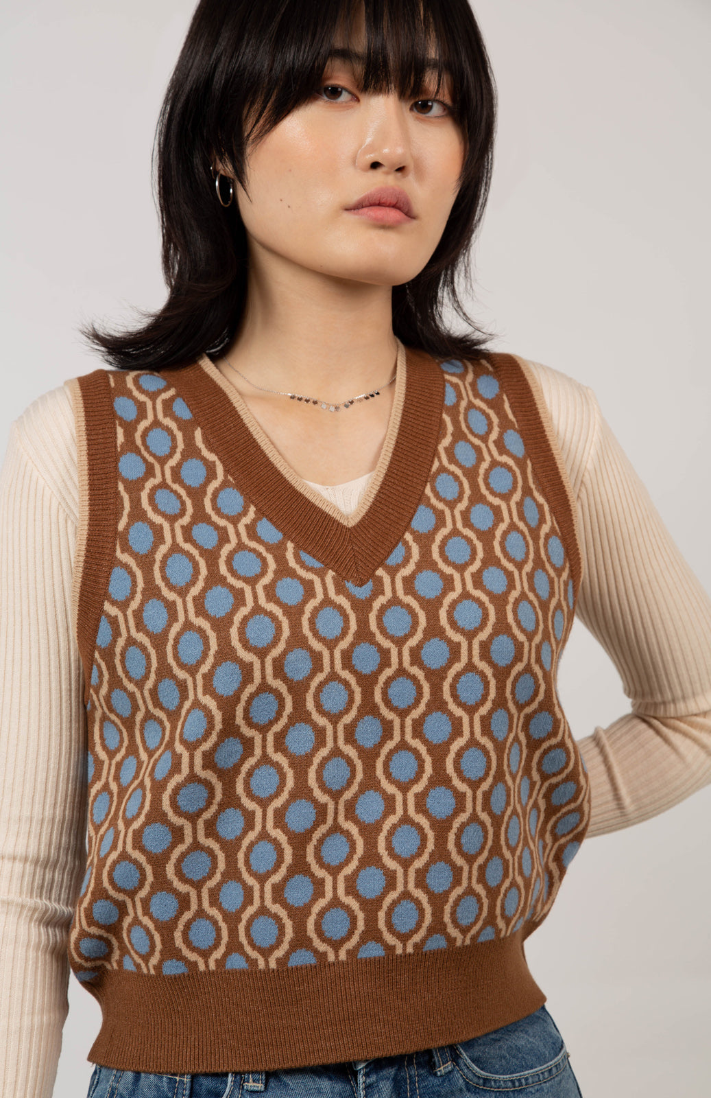 Brown and blue geometric circles knit vest_3