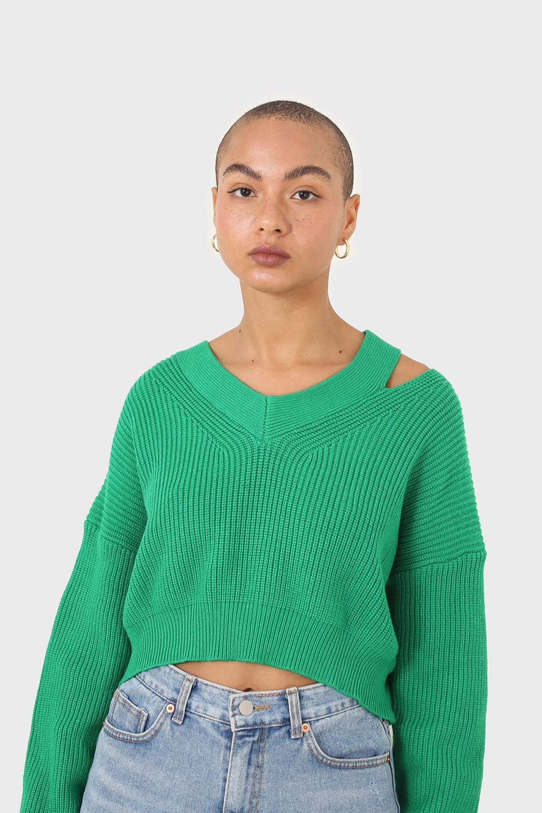 Green side neck slit V-neck jumper_3