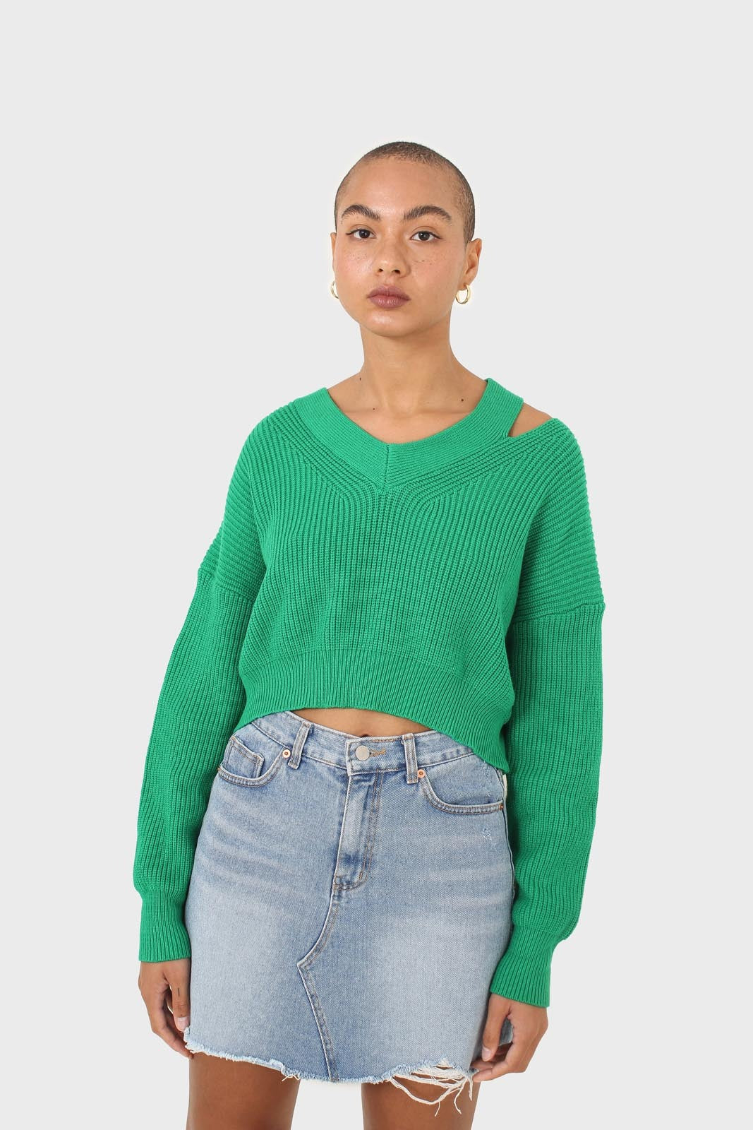 Green side neck slit V-neck jumper_4