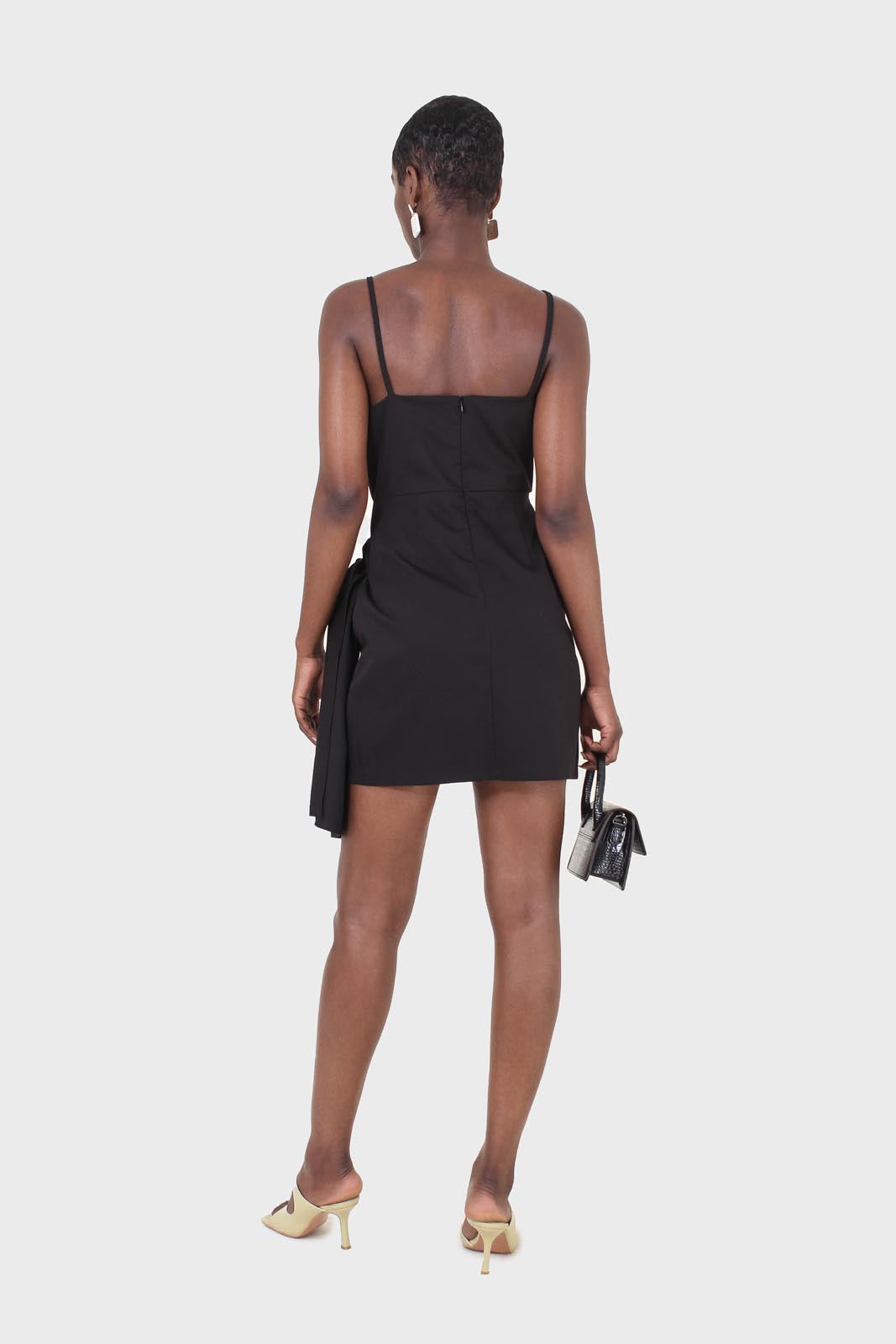 Black thin strap silver ring buckle mini dress_3