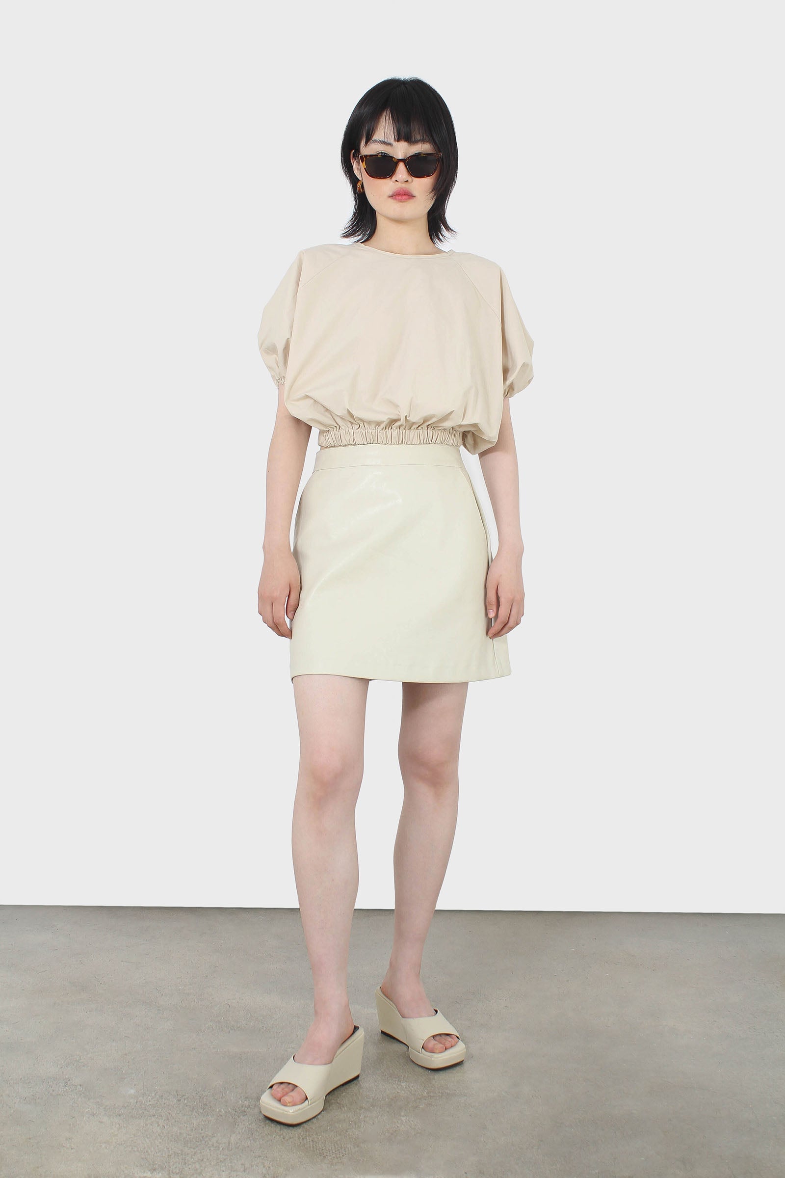 Beige ruched hem puff cropped top_5