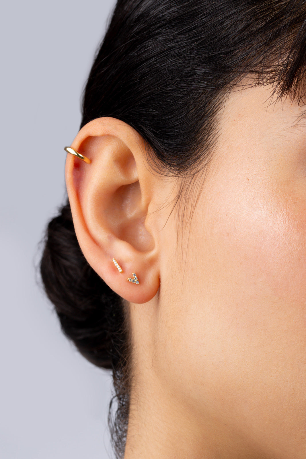 Gold tiny diamante V stud_2