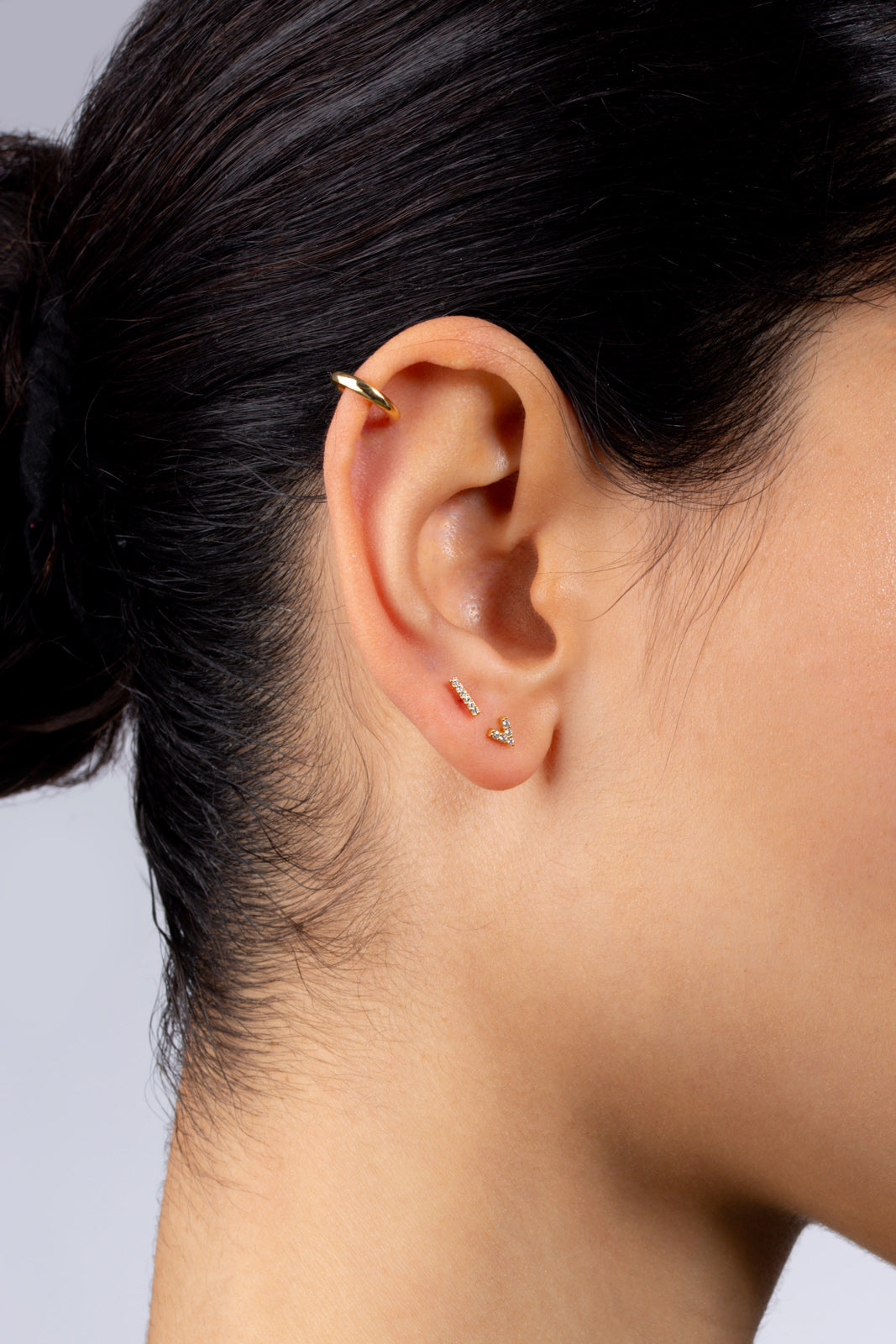 Gold tiny diamante V stud_3
