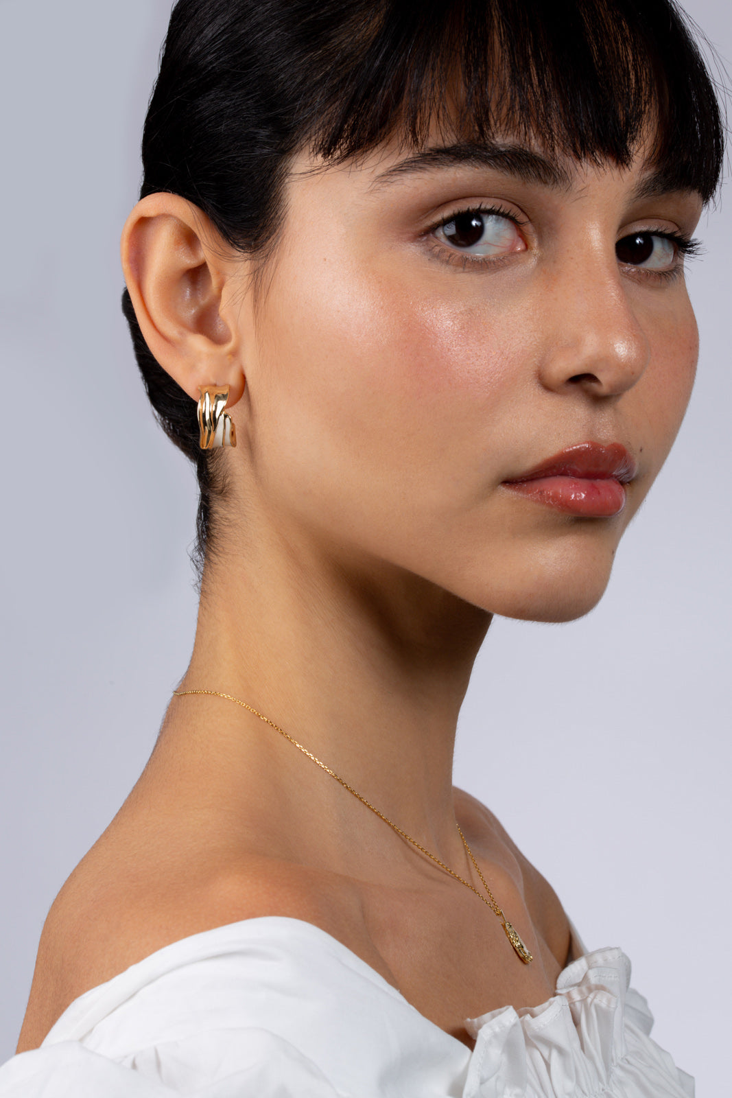 White and gold feathered thick hoops_4